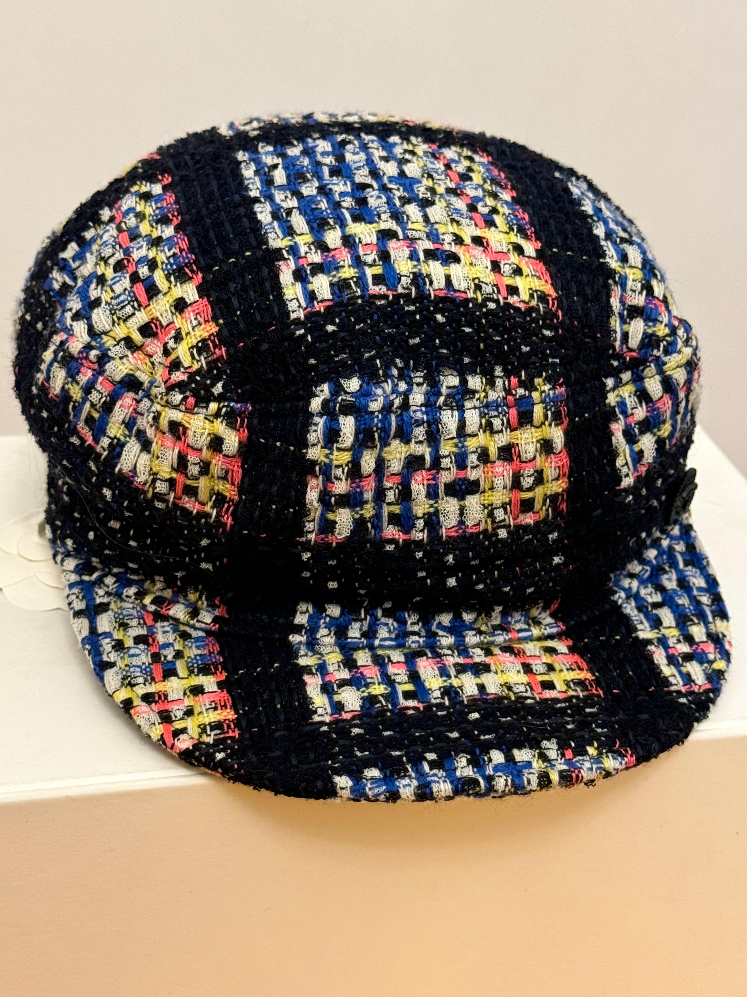 CAP in tweed Chanel P/E 2009 1