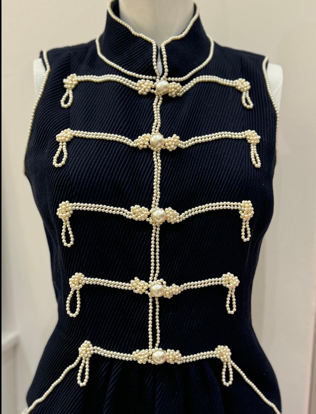 Chanel S/S 2009 Kleid mit Perlenverzierung (Schwarz) im Angebot