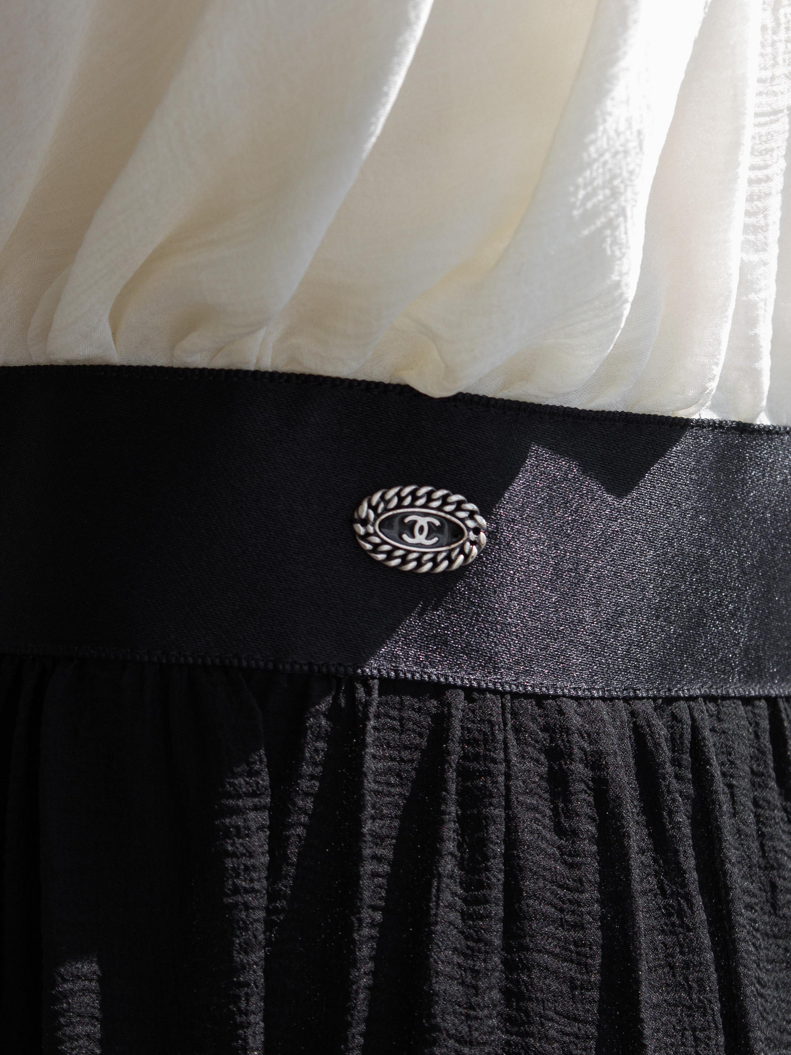 Chanel S/S 2010 Black White Grecian One-Shoulder Draped Silk 10P Gown For Sale 7