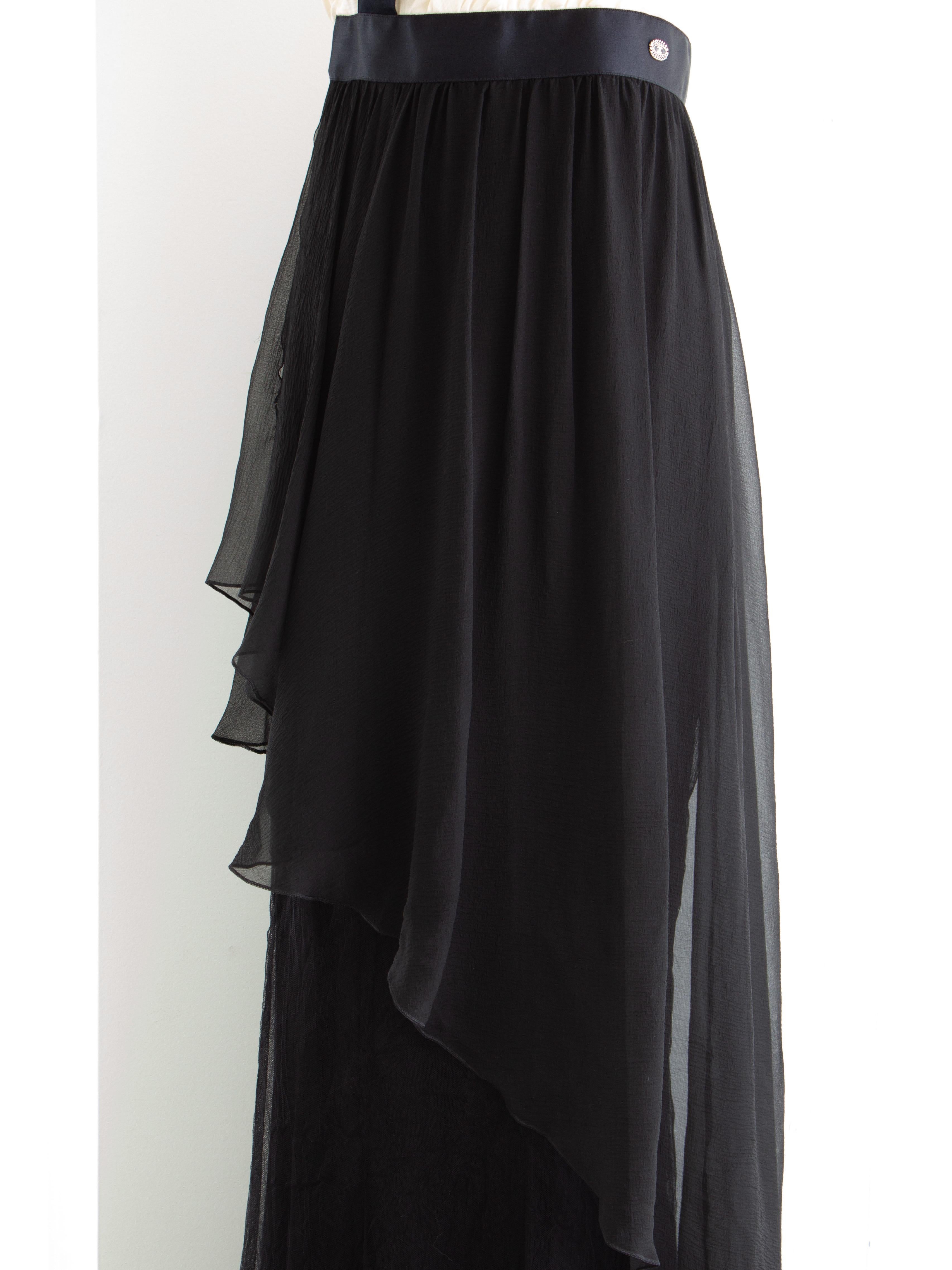 Chanel S/S 2010 Black White Grecian One-Shoulder Draped Silk 10P Gown For Sale 1