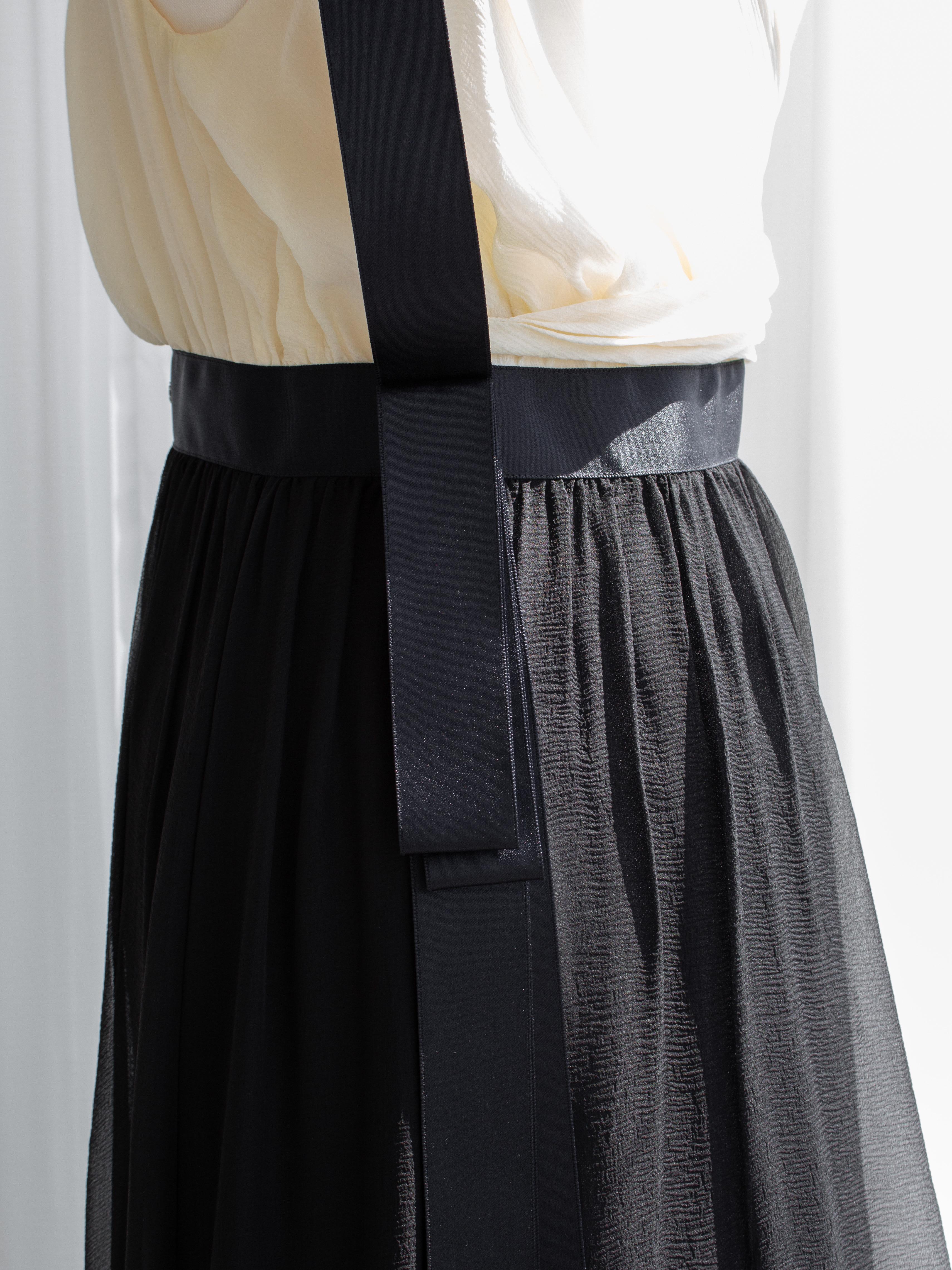 Chanel S/S 2010 Black White Grecian One-Shoulder Draped Silk 10P Gown For Sale 2
