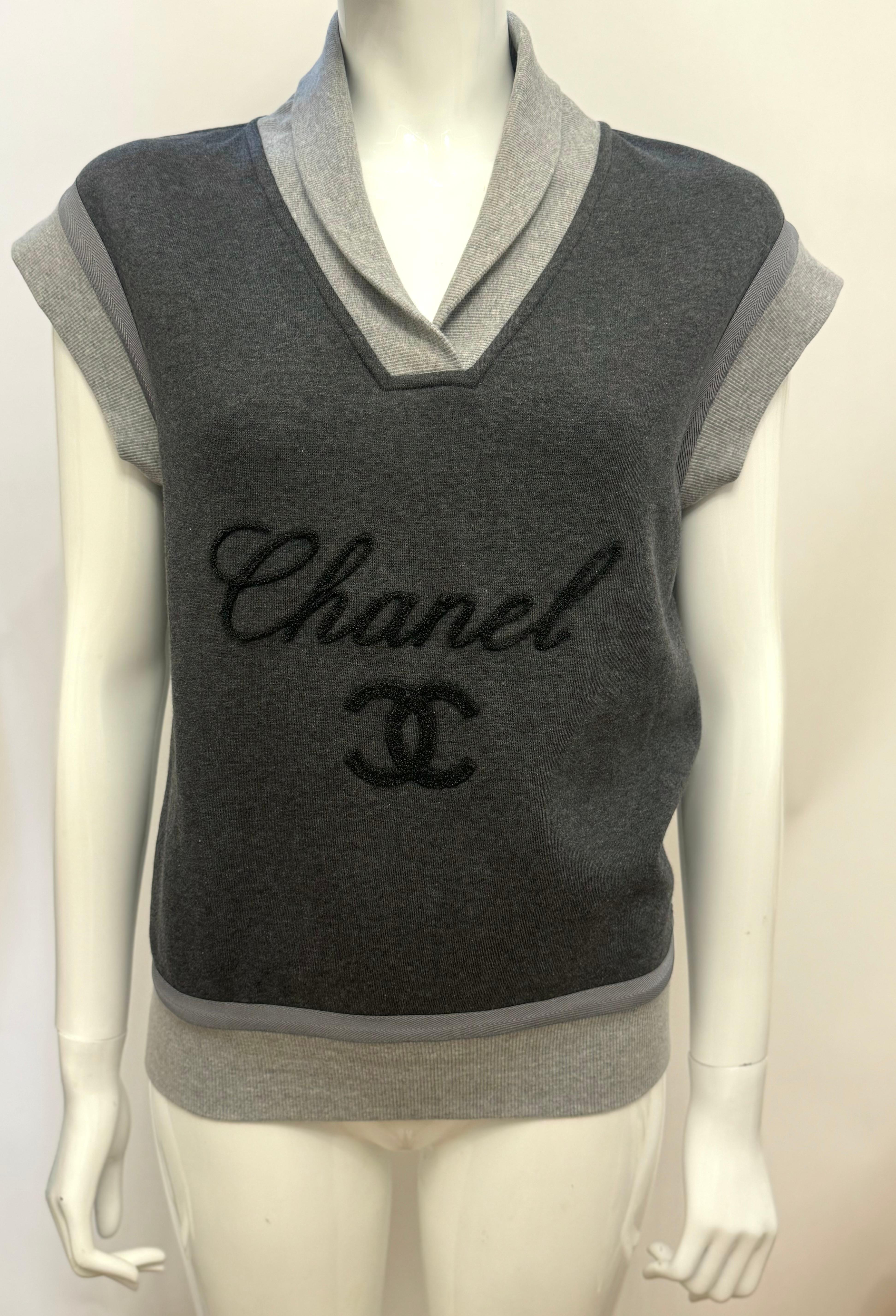 Felpa con logo in cotone grigio Chanel P/E 2010 in vendita 5