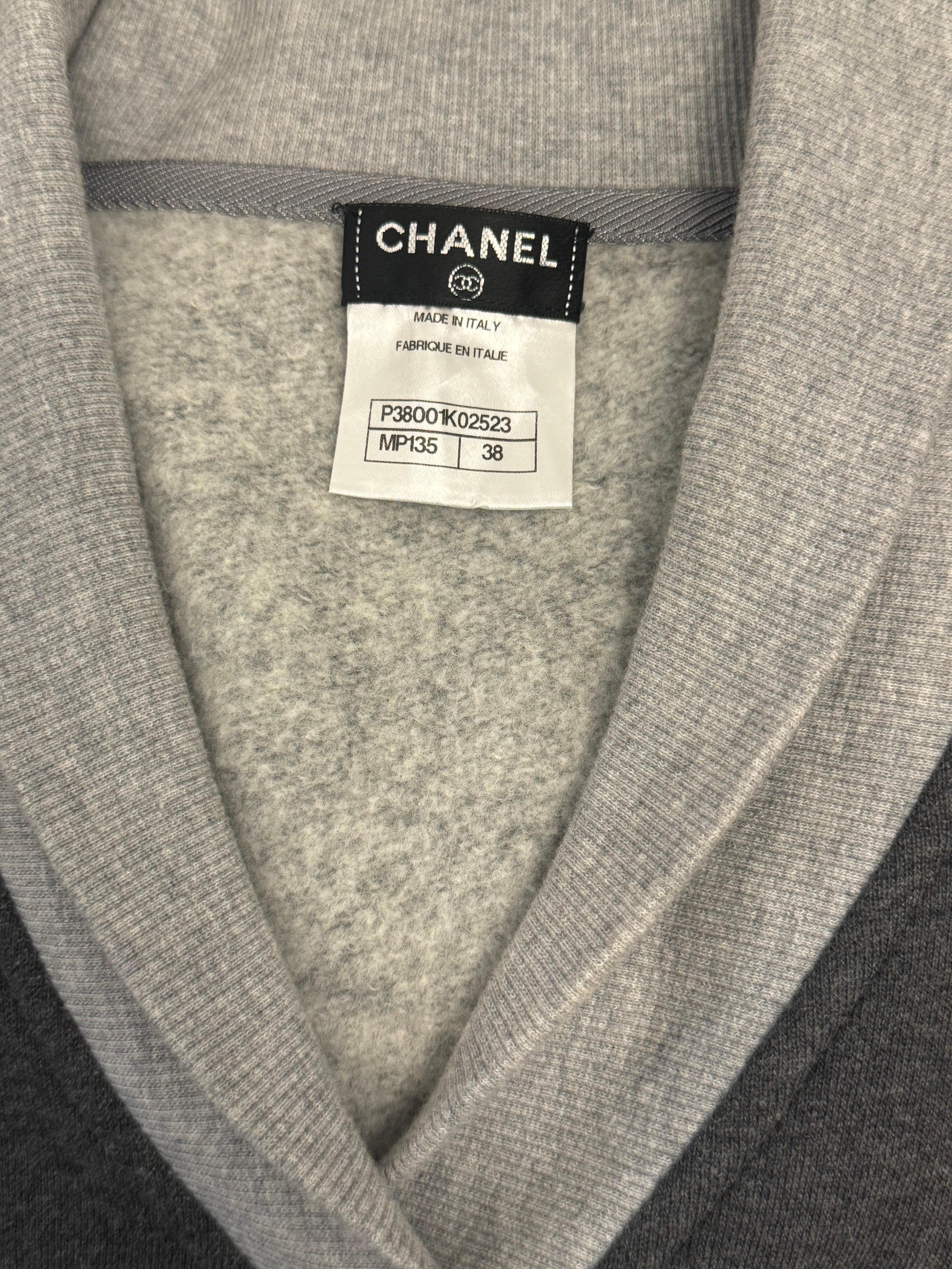 Nero Felpa con logo in cotone grigio Chanel P/E 2010 in vendita