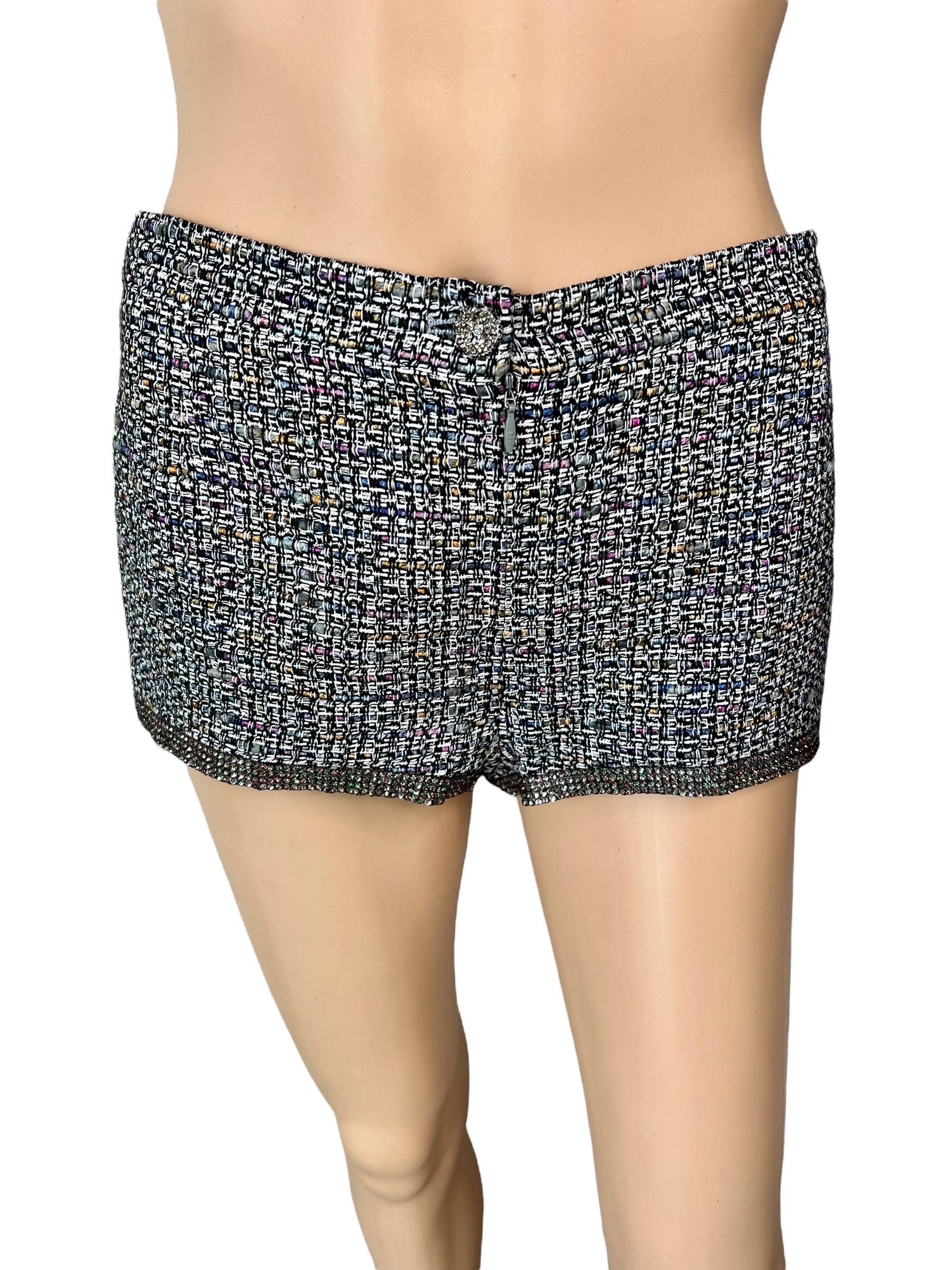 Chanel S/S 2011 Runway CC Logo Crystal Embellished Mini Shorts Size FR 38

Look 26 from the Spring 2011 Runway. Heather grey and multicolor Chanel mini tweed shorts with Strass crystal trim throughout and concealed zip featuring interlocking CC