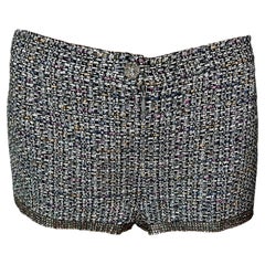 Mini-short Chanel orné du logo CC et du cristaux, défilé printemps-été 2011