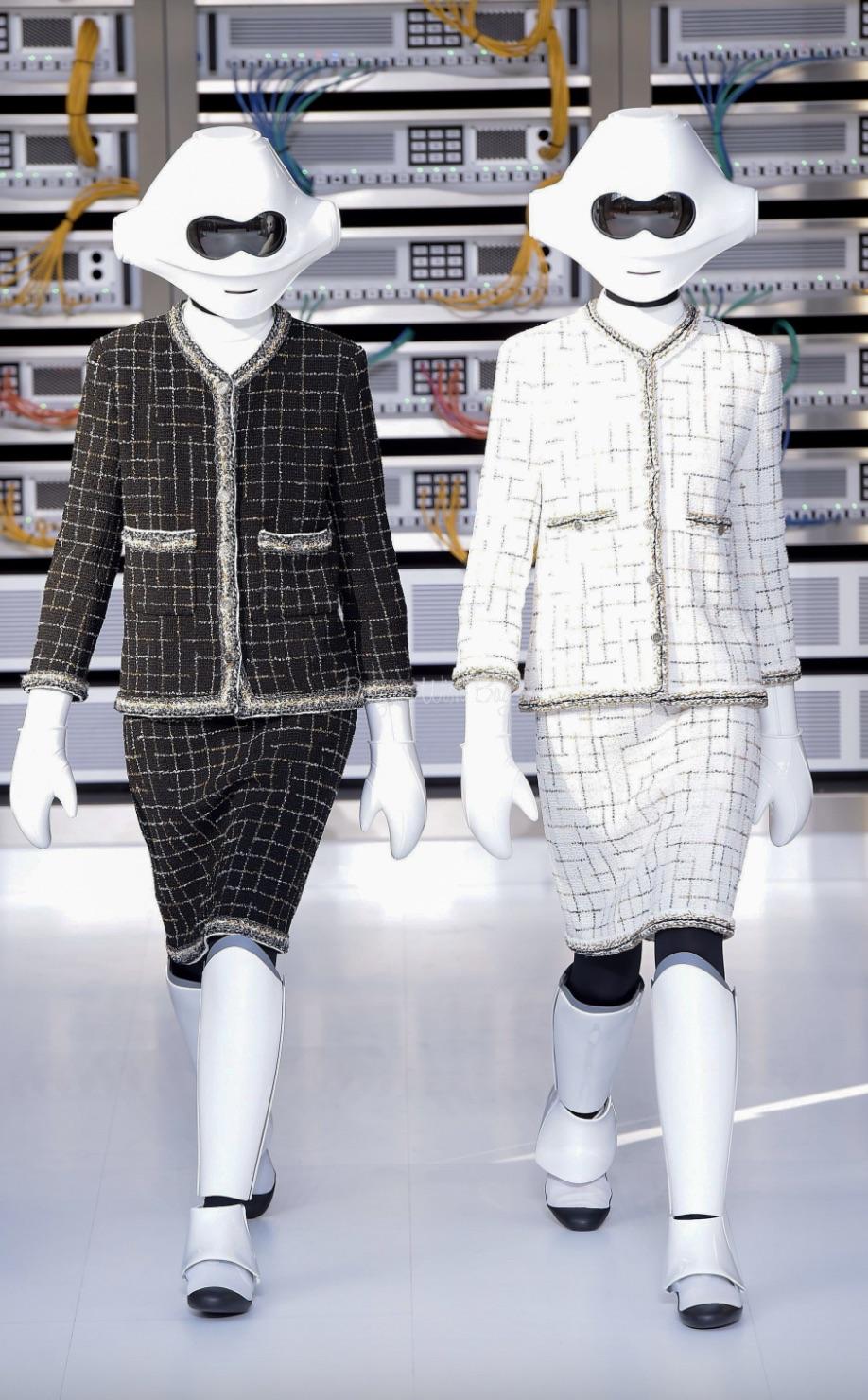  Chanel S/S 2017 Cocobot White Gold Silver Black Fantasy Check Tweed 17S Jacket For Sale 1