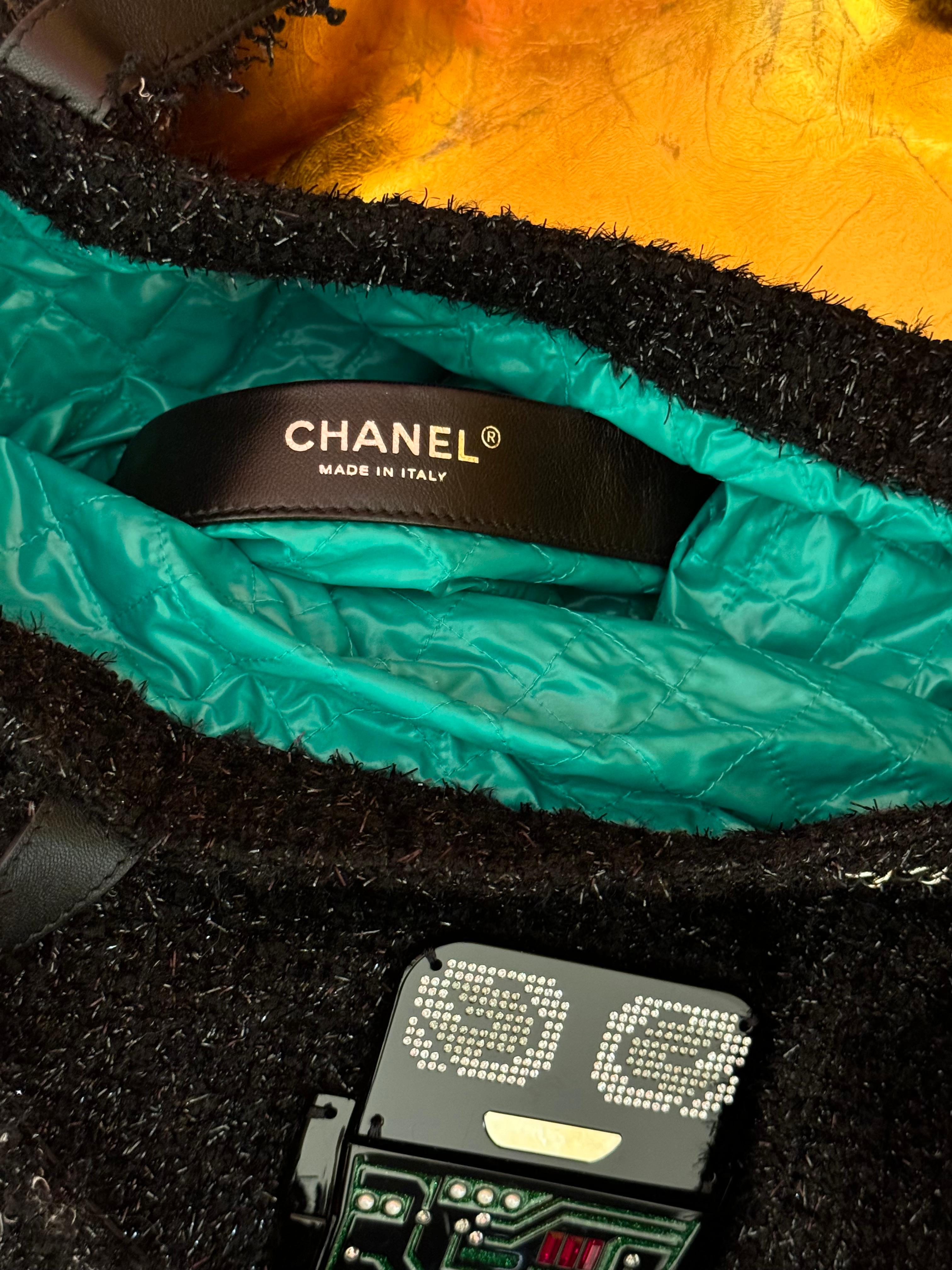 Chanel S/S 2017 EDICIÓN LIMITADA Bolsa de transporte de tweed Robot en venta 8