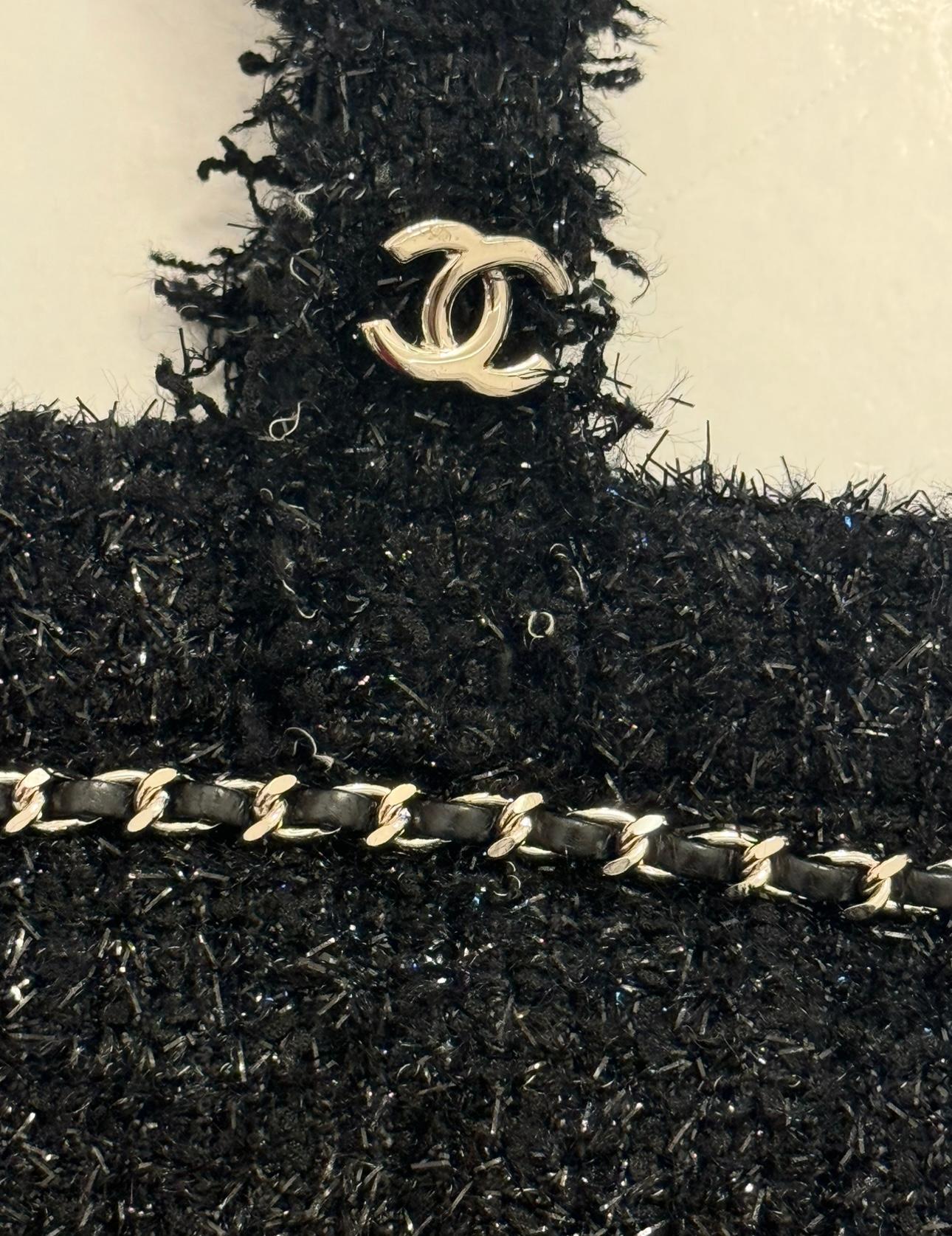 Chanel S/S 2017 EDICIÓN LIMITADA Bolsa de transporte de tweed Robot en venta 12