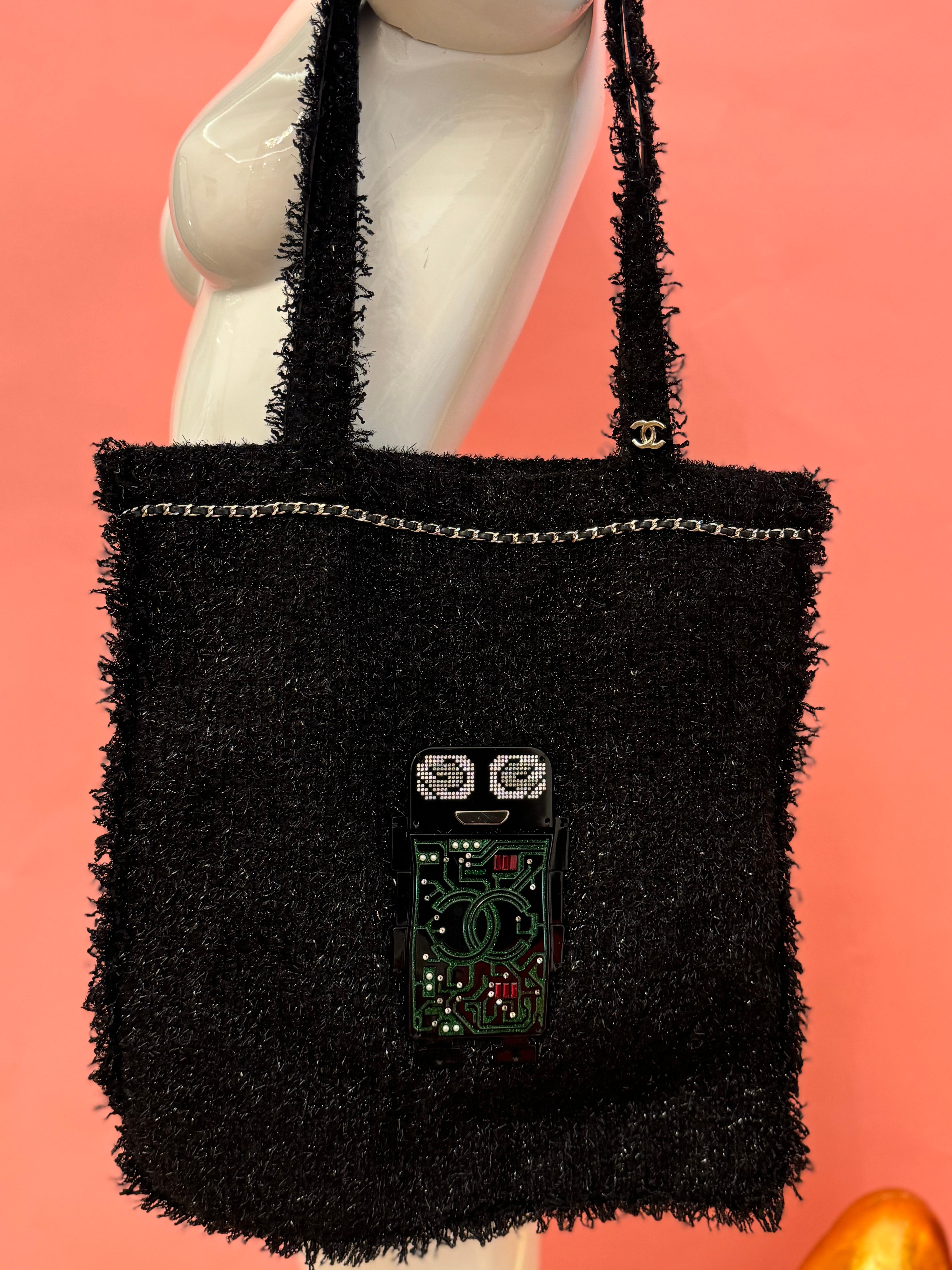 Chanel S/S 2017 EDICIÓN LIMITADA Bolsa de transporte de tweed Robot en venta 2