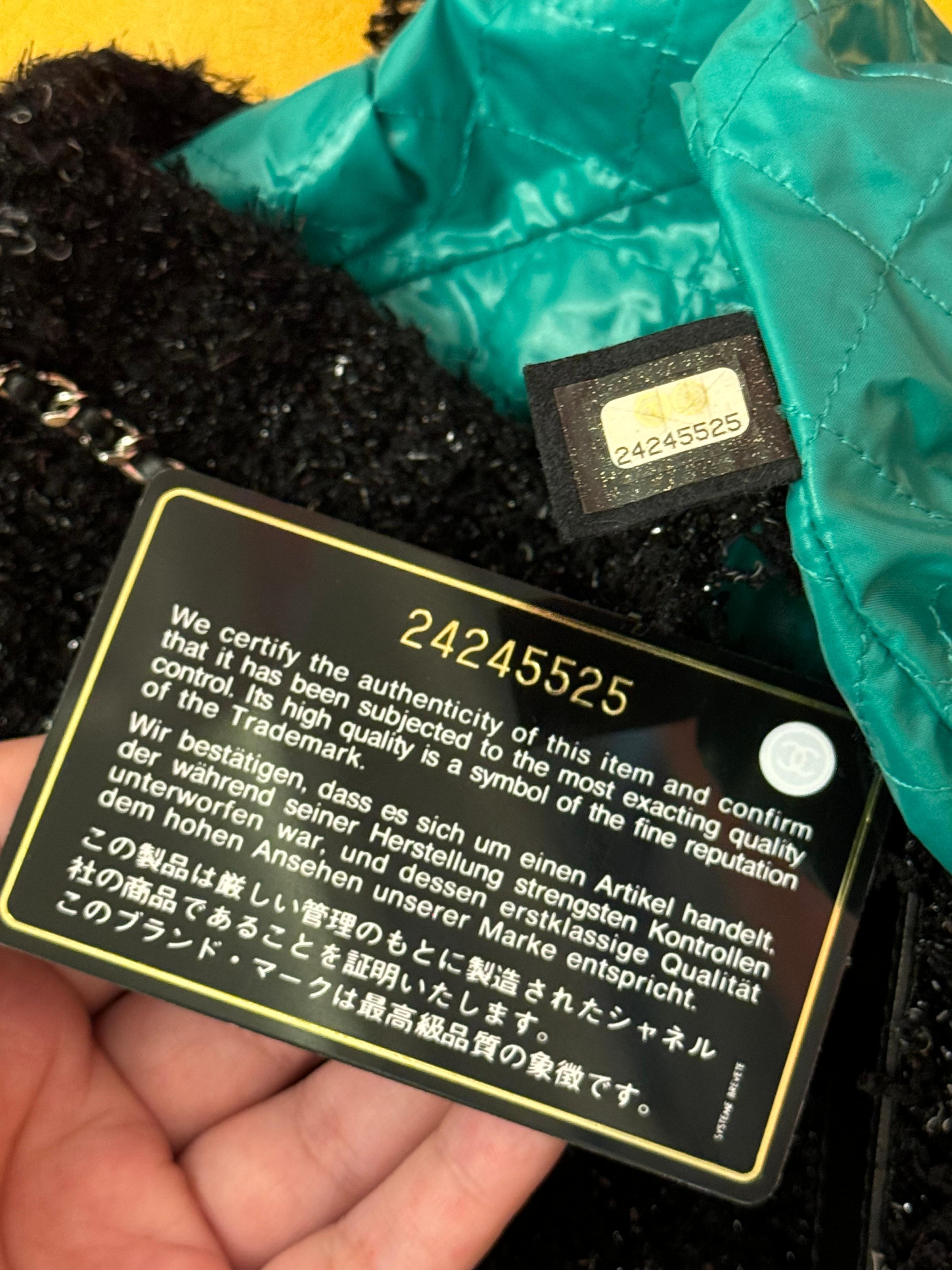 Chanel S/S 2017 EDICIÓN LIMITADA Bolsa de transporte de tweed Robot en venta 4