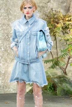 Veste en jean du défilé S/S 2018 de Chanel, par Karl Lagerfeld.