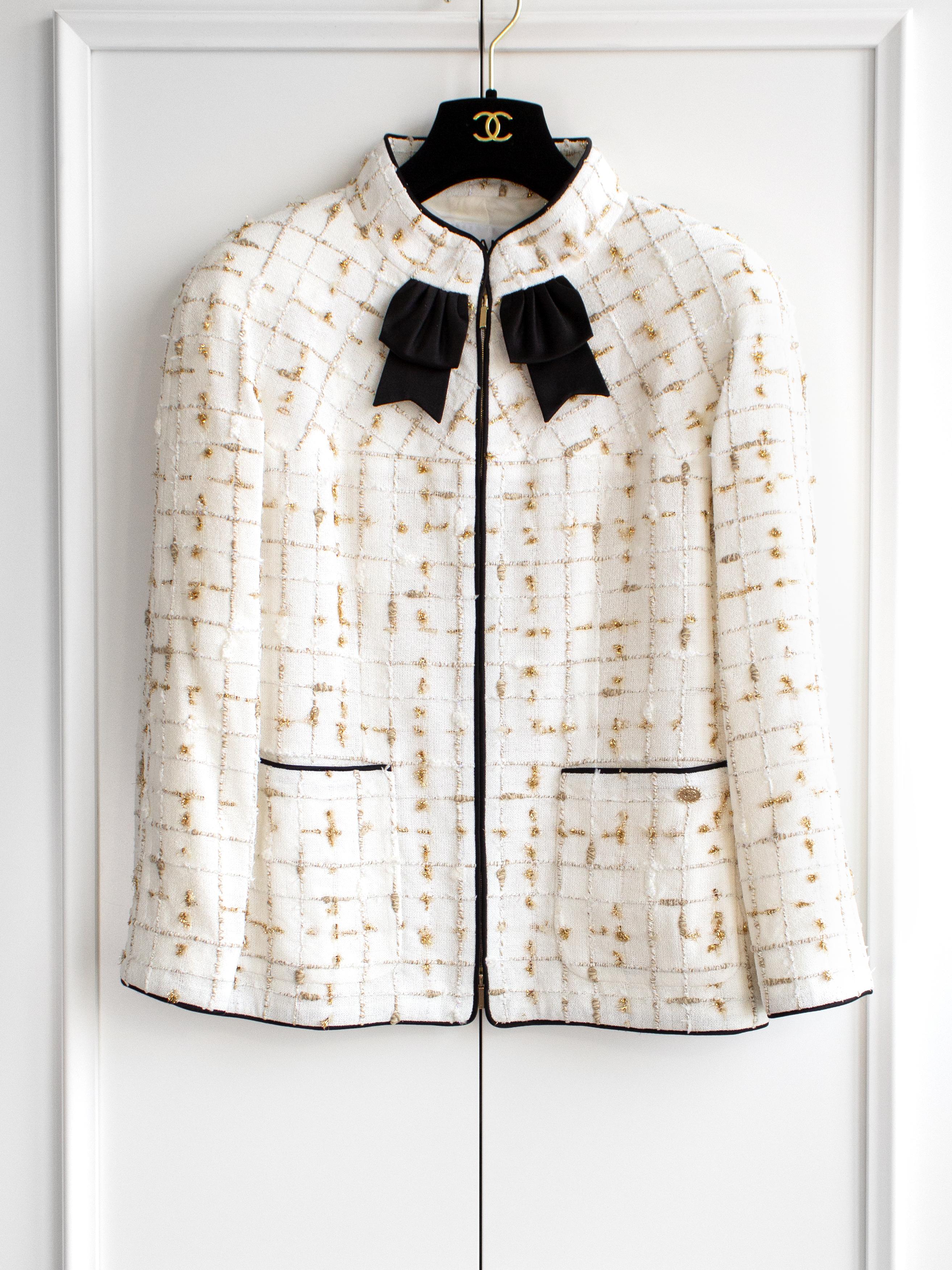 Chanel S/S 2019 By The Sea White Gold Black Bow Embellished 19P 19S Jacket  In Excellent Condition For Sale In Jersey City, NJ