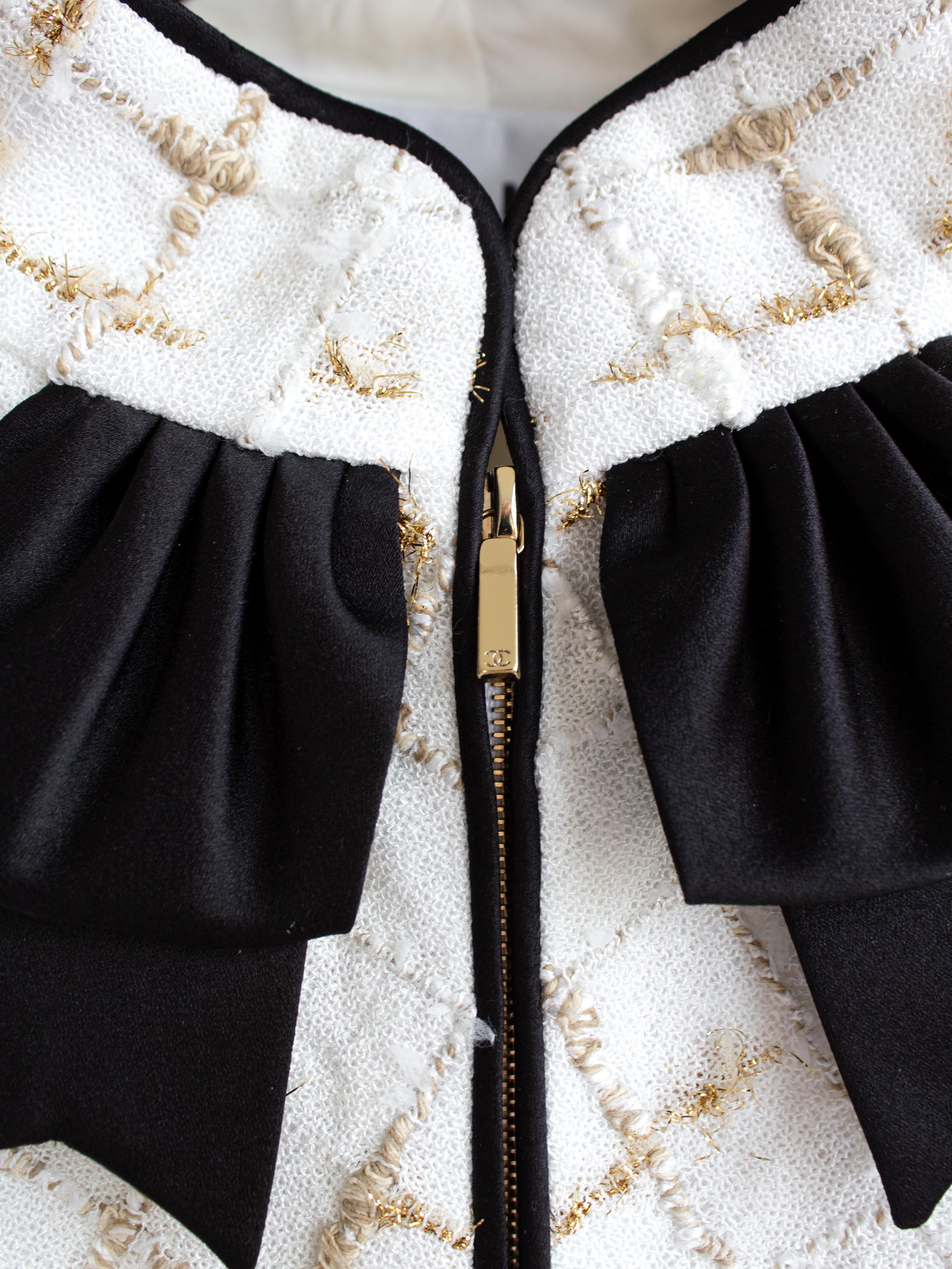 Chanel F/S 2019 By The Sea Weißgold Schwarze Jacke mit Schleife verschönert 19P 19S Jacke  im Angebot 3