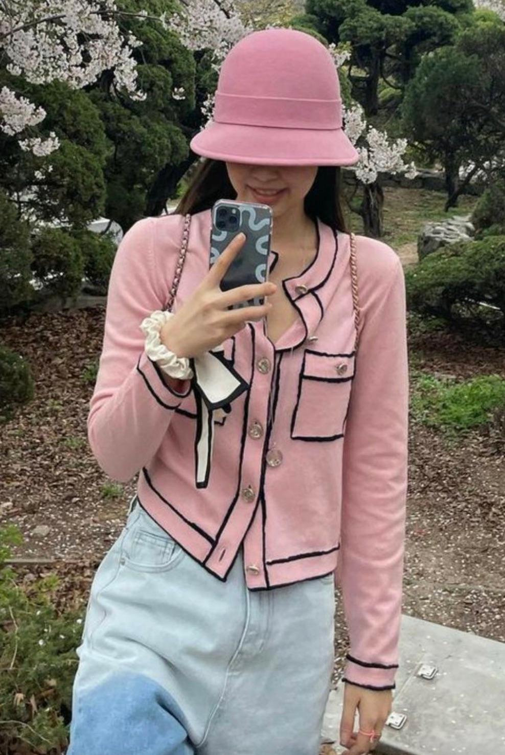 Chanel S/S 2021 Pink Cashmere Navy CC N5 21P 21S Cardigan For Sale 12
