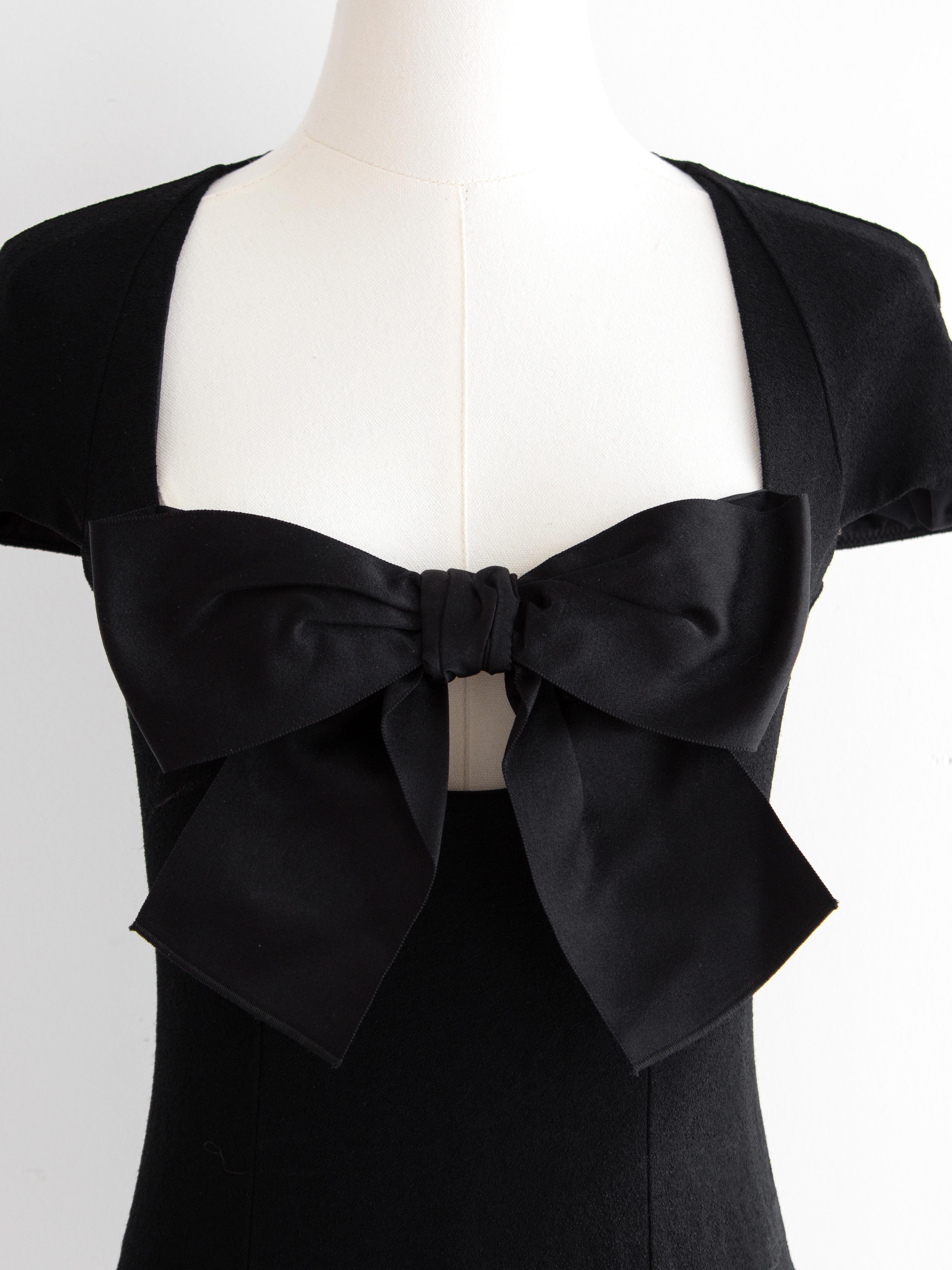 Chanel P/E 2023 - Top Body CC 23S con fiocco in raso nero 2