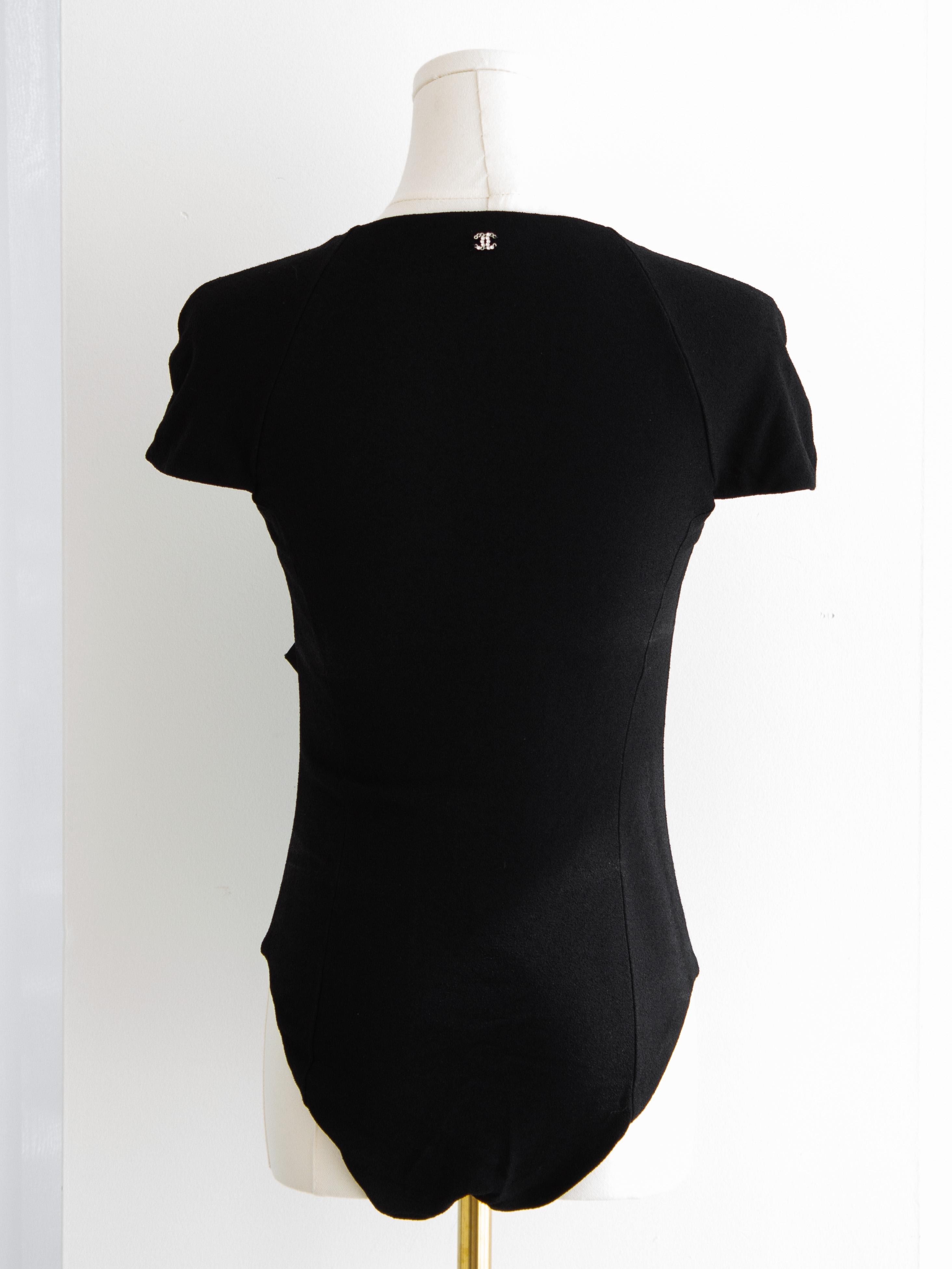 Chanel P/E 2023 - Top Body CC 23S con fiocco in raso nero 4