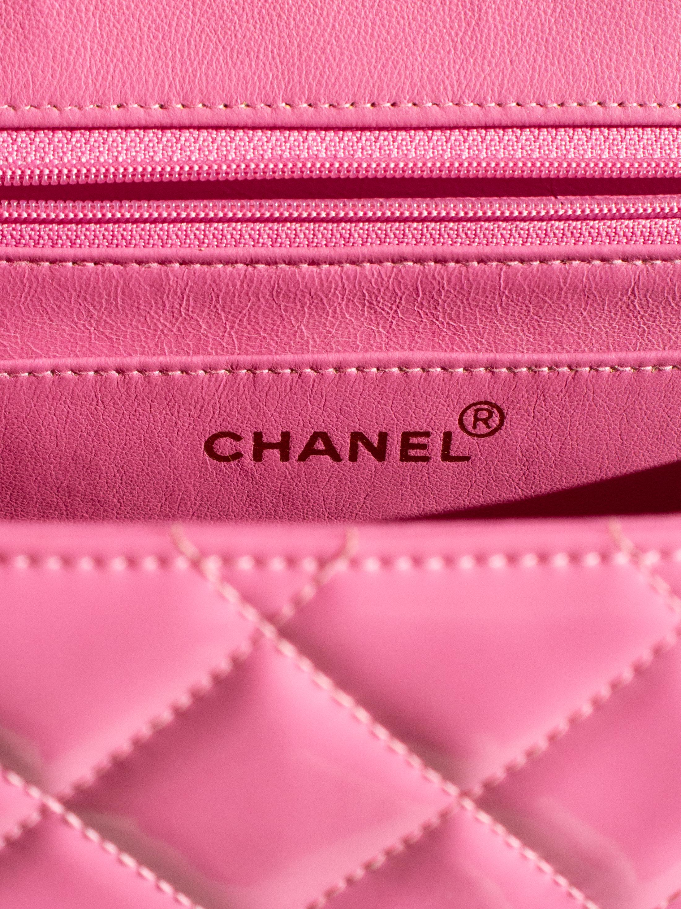 Sac Jumbo XL rose Barbie en cuir d'agneau verni avec chaîne dorée 24 carats, Chanel S/S1995 en vente 8