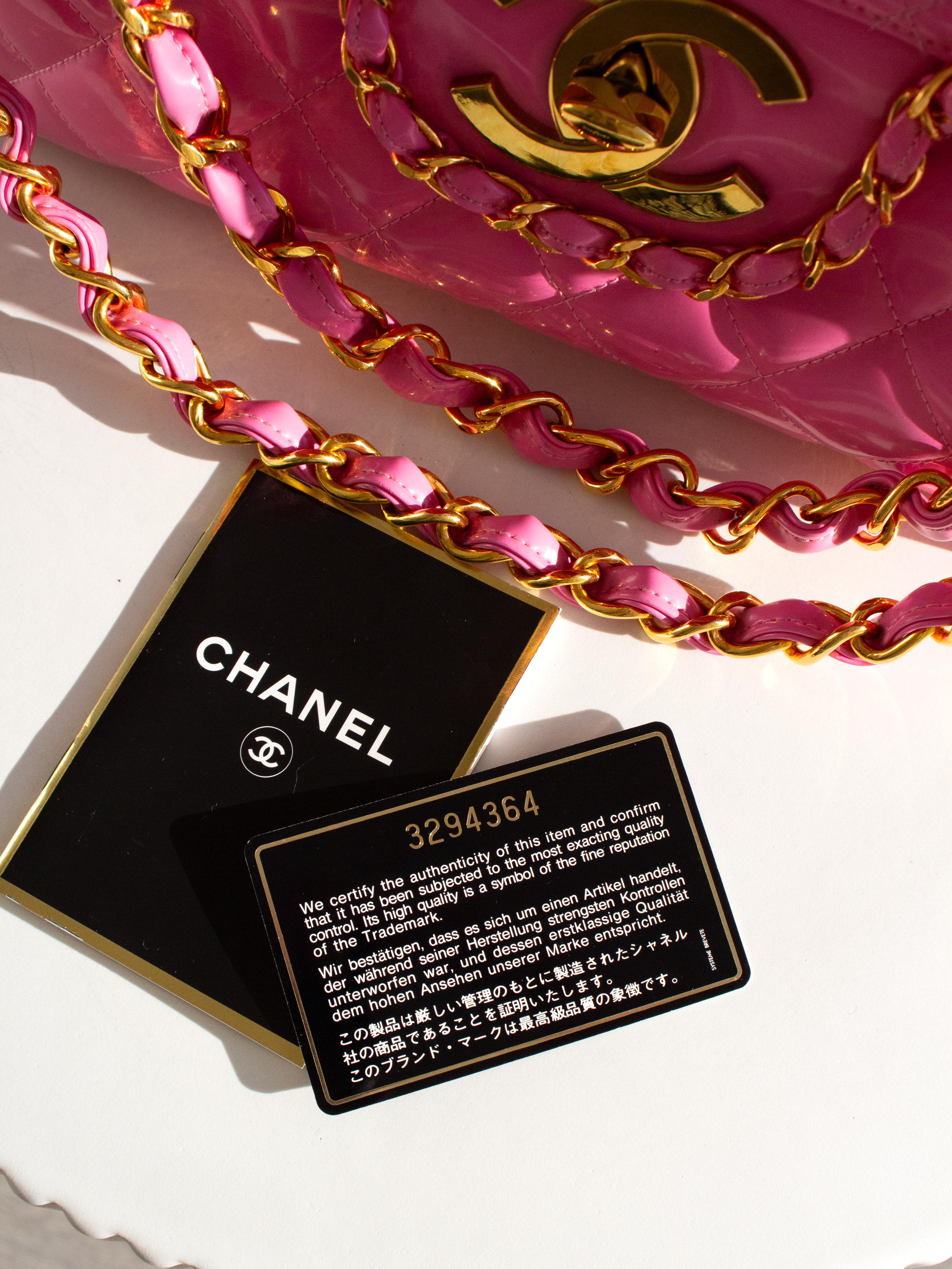 Sac Jumbo XL rose Barbie en cuir d'agneau verni avec chaîne dorée 24 carats, Chanel S/S1995 en vente 14