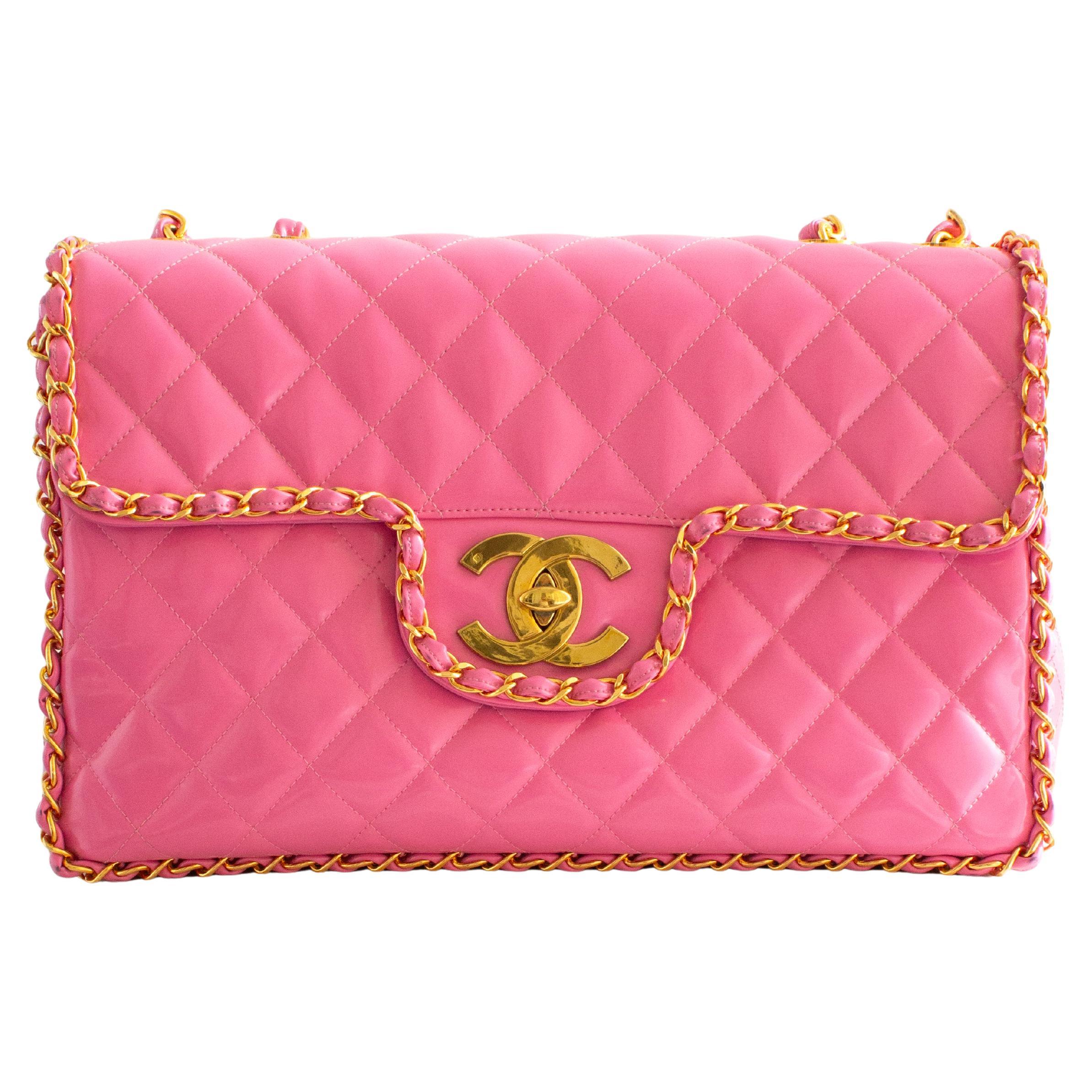 Sac Jumbo XL rose Barbie en cuir d'agneau verni avec chaîne dorée 24 carats, Chanel S/S1995 en vente