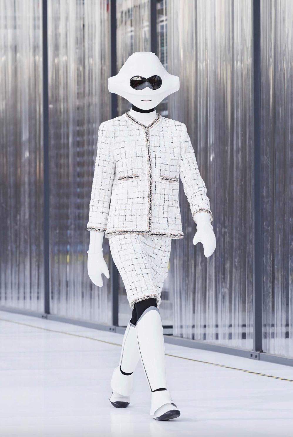 Chanel S/S2017 Robot Cocobot White Gold Black Fantasy Check Tweed 17S Jacket In Excellent Condition In Jersey City, NJ