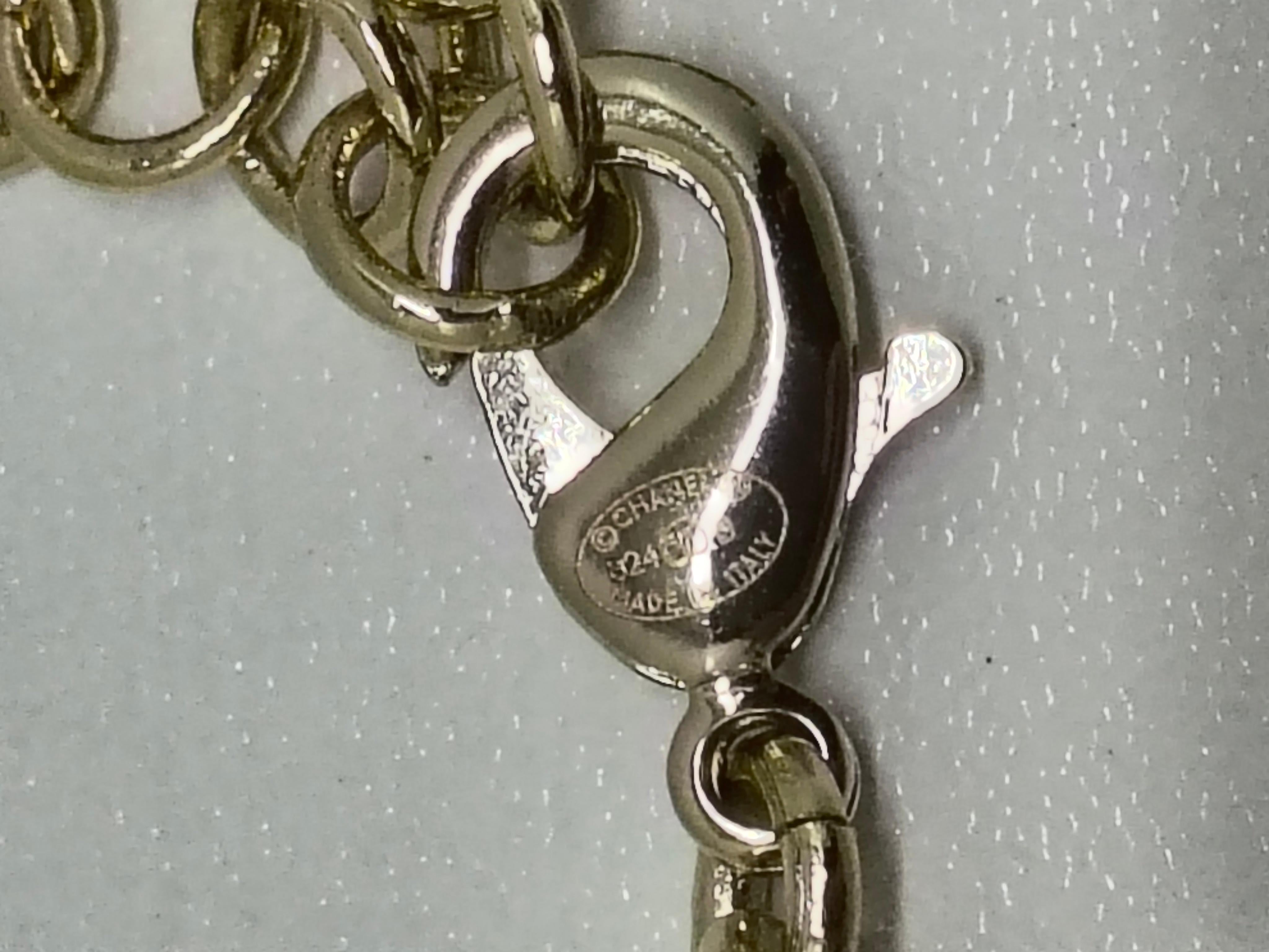 Women's Chanel S24 CF Bag Pendant Pearl Choker Necklace For Sale