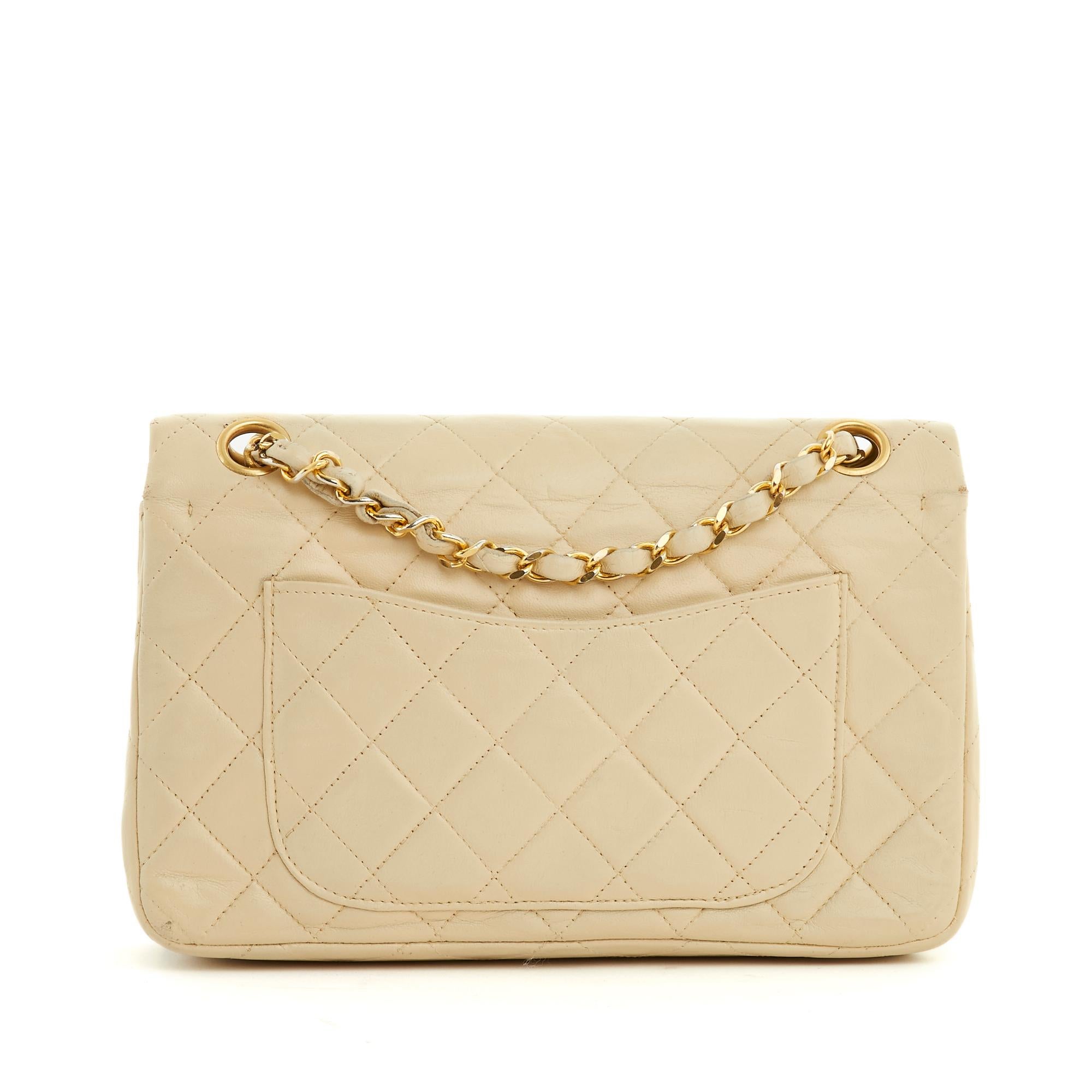 Chanel Sac Classique Timeless Bag double flap vanilla vintage In Fair Condition In PARIS, FR