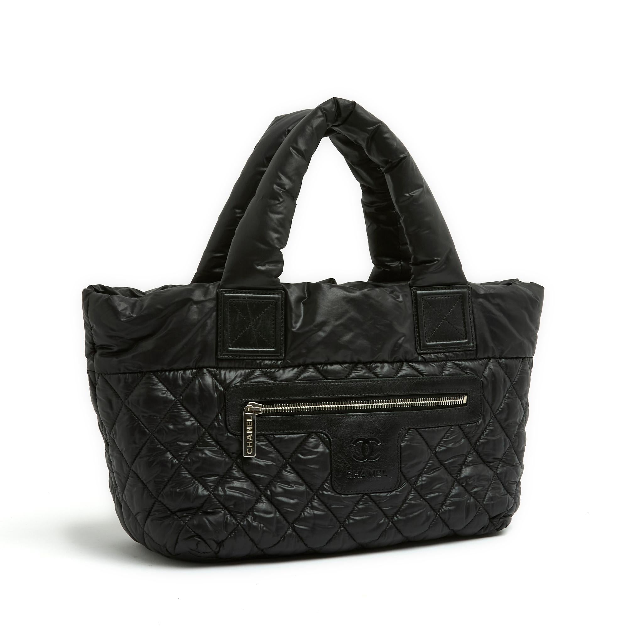 Chanel Sac Cocoon Nylon Black PM Bag In Excellent Condition For Sale In PARIS, FR