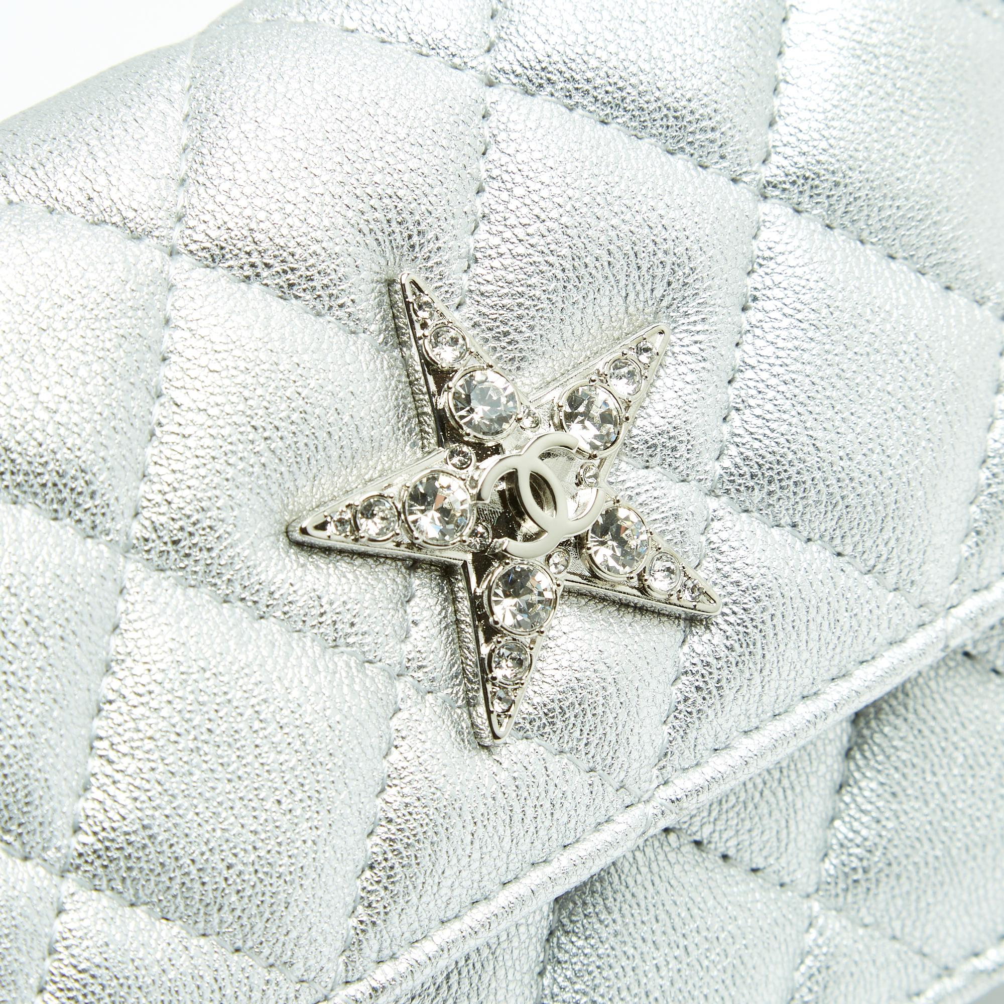 Chanel Sac Pochette Ceinture Classique Silver Star Leather Classic mini bag NIB Unisexe en vente
