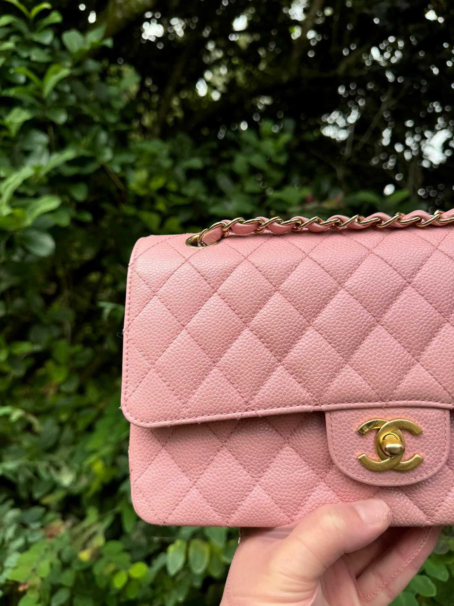 Chanel Sakura caviar medium double flap bag with GHW In Good Condition For Sale In New York, NY