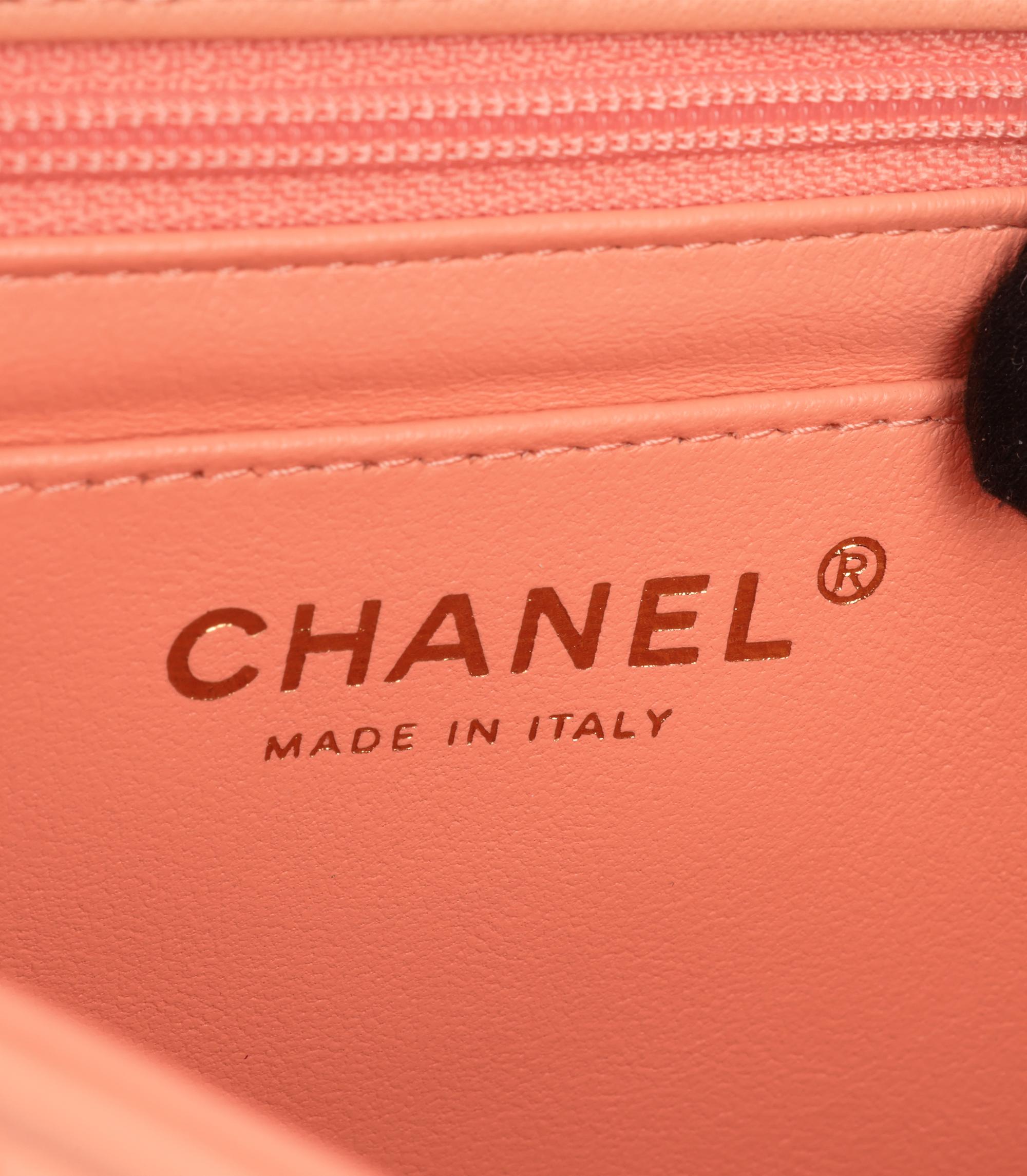 Chanel Lachs-Pfirsich gestepptes Lammfell Quadratische Mini-Klappentasche im Angebot 6