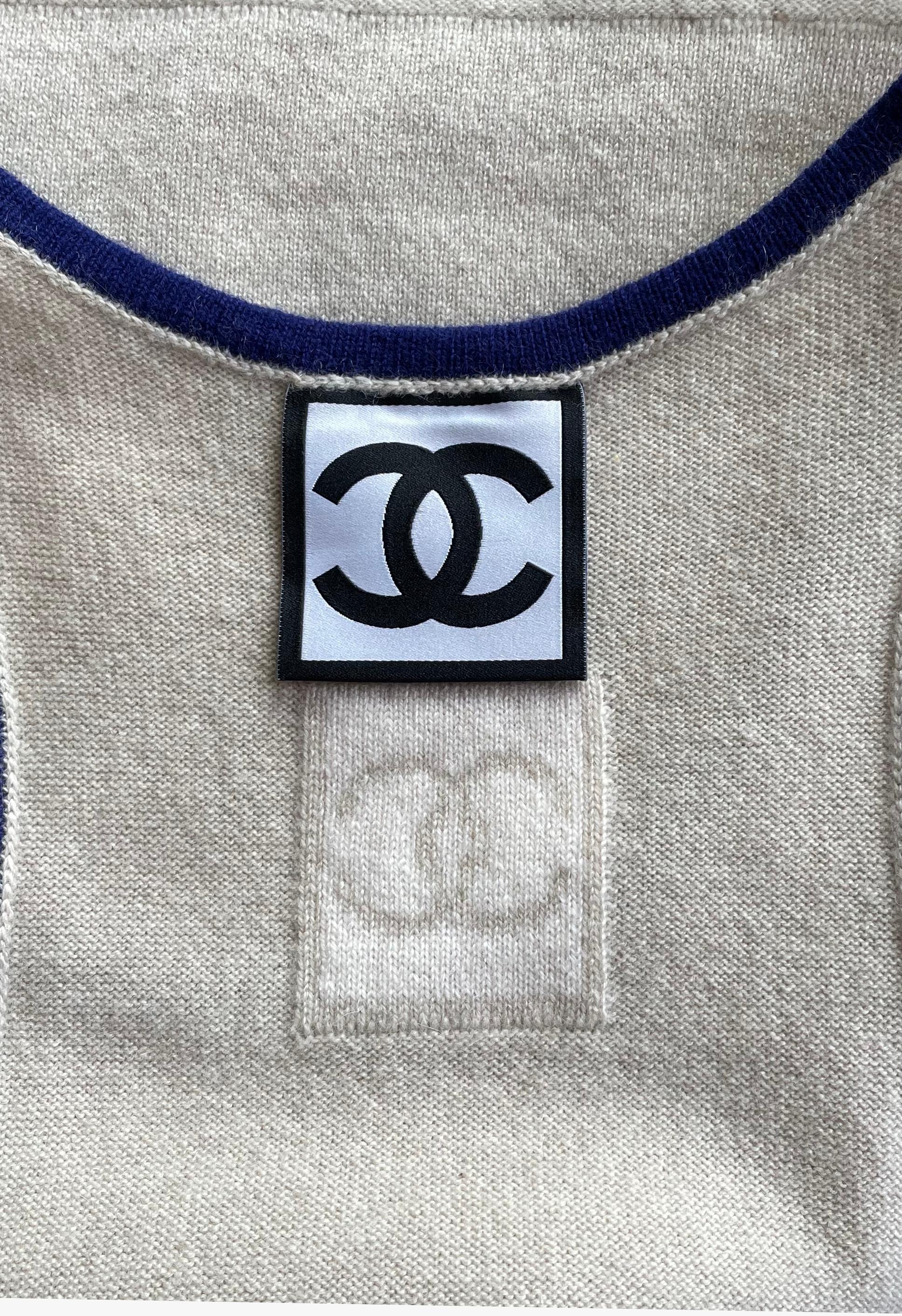 Chanel sand cashmere tank kangaroo pocket dress with blue piping, 2010s For Sale 1