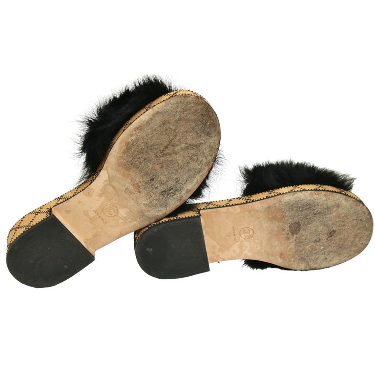 CHANEL Sandal Slide Mule Fur Black CC White Shearling Quilted Cork 38 2022  For Sale at 1stDibs