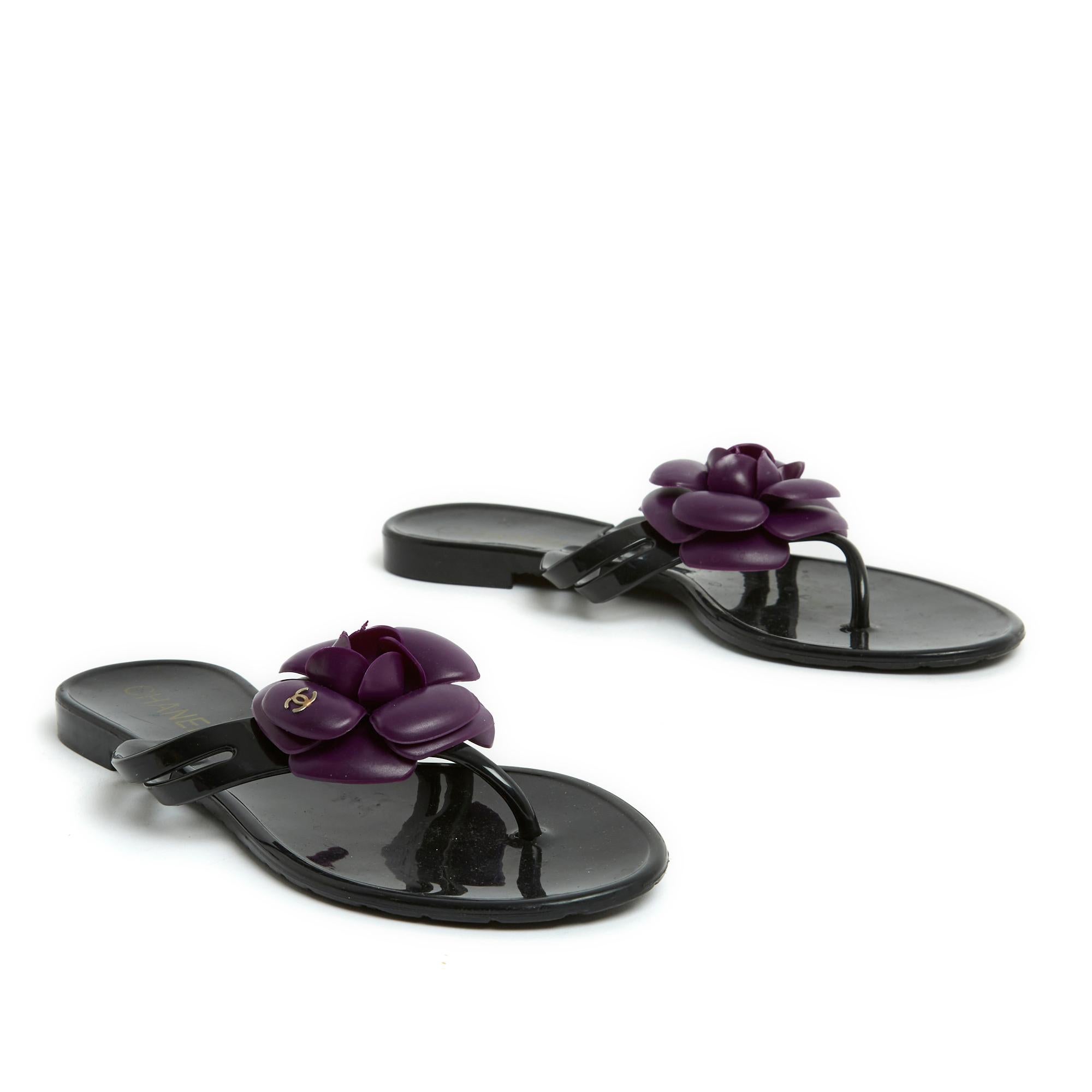 Chanel Sandales Mules Tongs Camelia Black Purple Flats Flip Flops UK3.5 US6 In Excellent Condition For Sale In PARIS, FR
