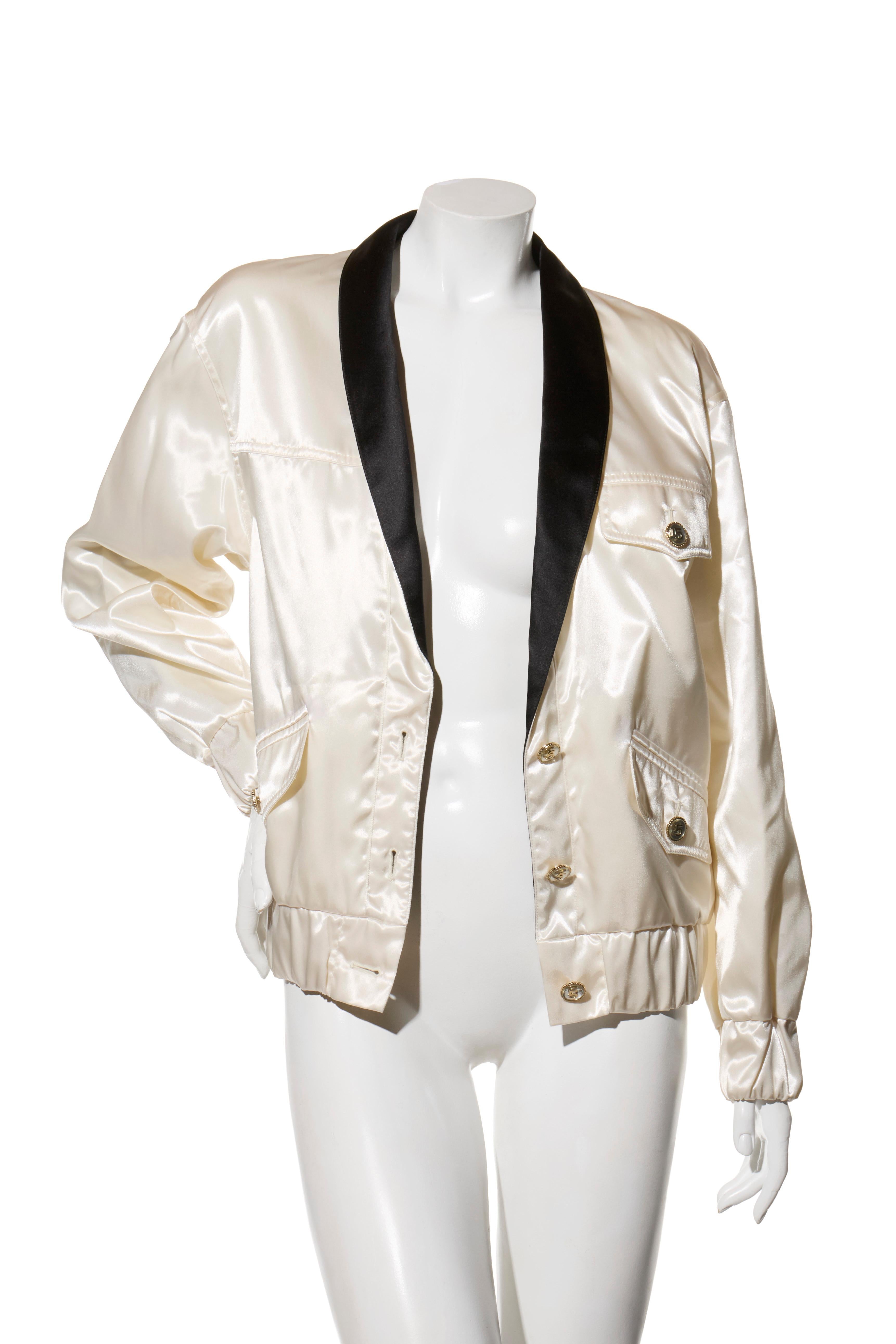 Chanel Satin Bomber Jacket – Spring/Summer 2021 – Ecru with Black Collar – FR 34

Description:
Elegant and versatile Chanel 21S blouson jacket, designed in ivory satin with a contrasting black silk shawl collar. Featuring Chanel’s signature buttons