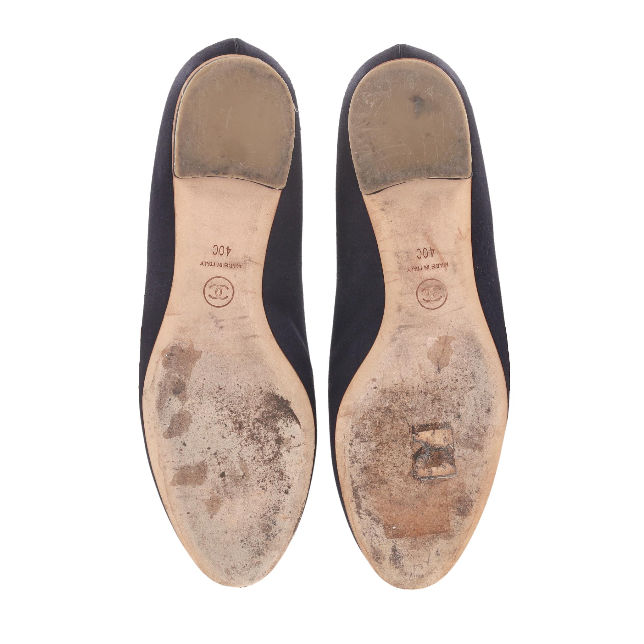 Chanel Satin Schleife & Kristall 'CC' Logo Detail Ballett Flats im Angebot 1