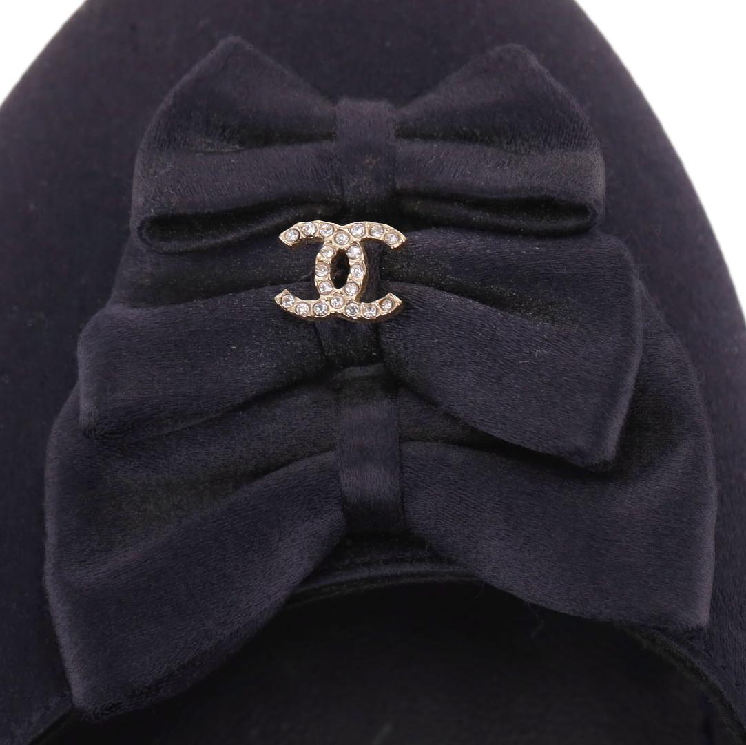 Chanel Satin Schleife & Kristall 'CC' Logo Detail Ballett Flats im Angebot 2