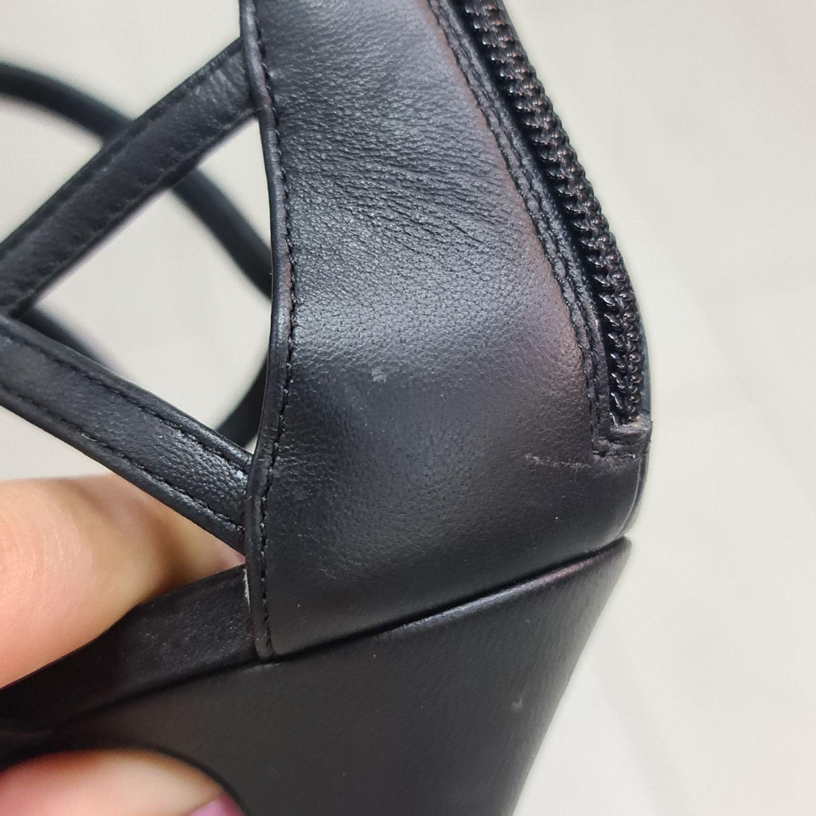 Chanel Satin CC logo Toes Leather Sandals In Good Condition For Sale In Krakow, PL