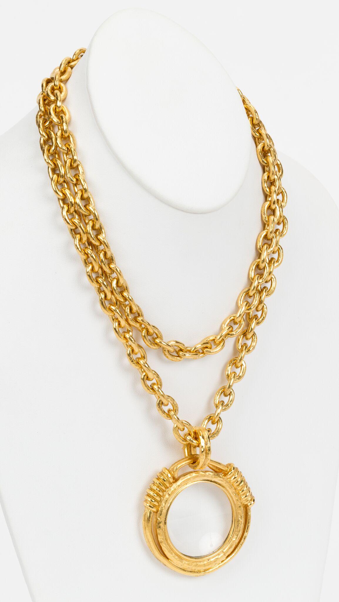 Women's Chanel Satin Gold 80s Magnifier Necklace For Sale