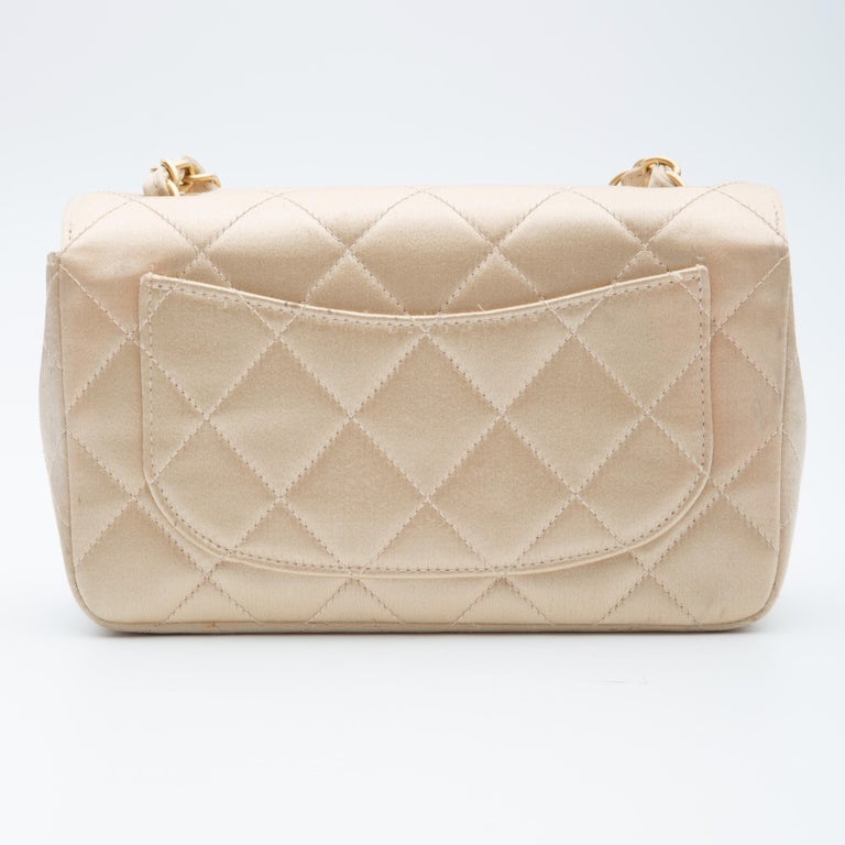 Chanel Gold Classic flap bag ○ Labellov ○ Buy and Sell Authentic Luxury