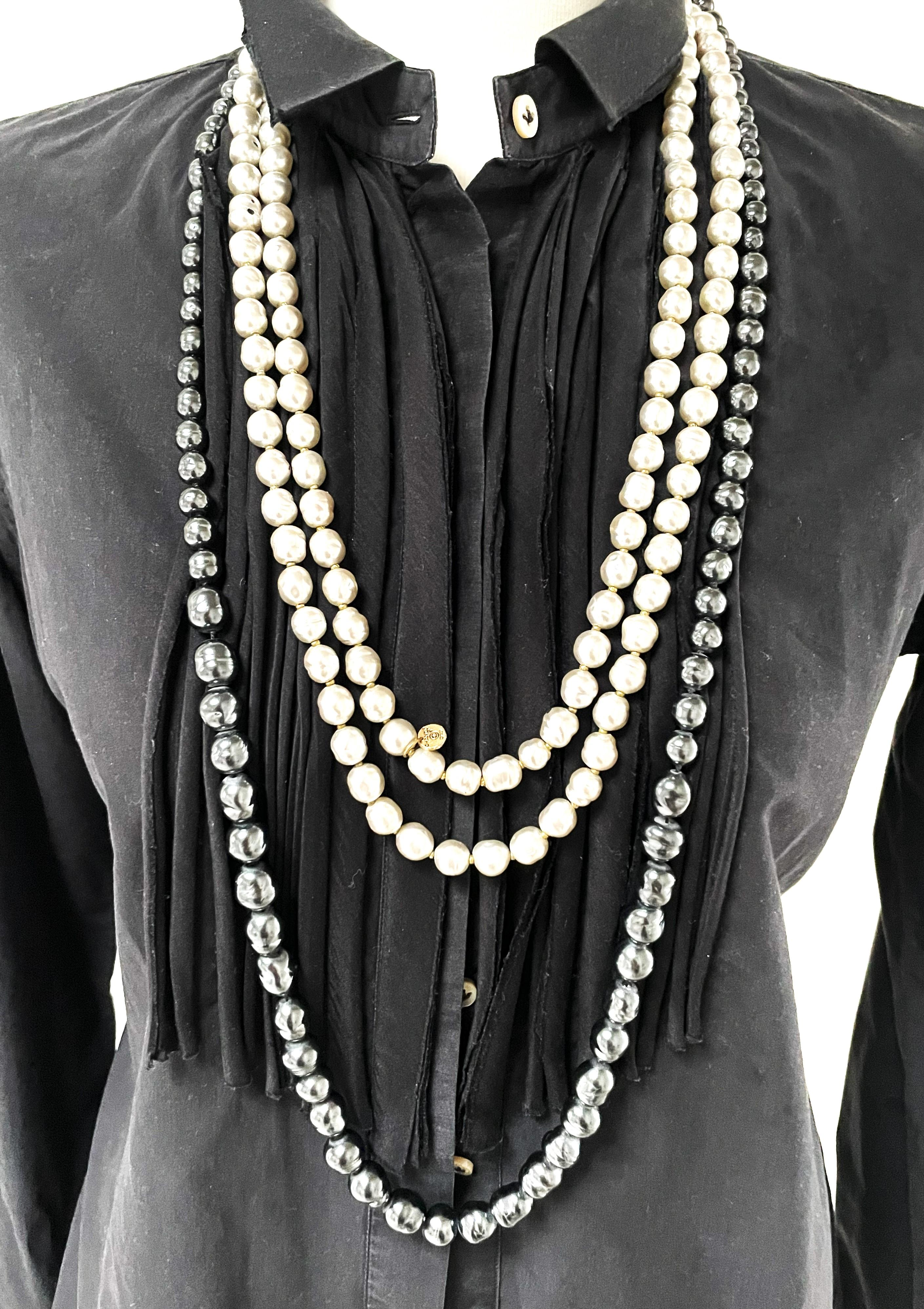 CHANEL SAUTOIR aus anthrazitfarbenen, anthrazitfarbenen Barockperlen mit Farbverlauf, 1981 Damen im Angebot