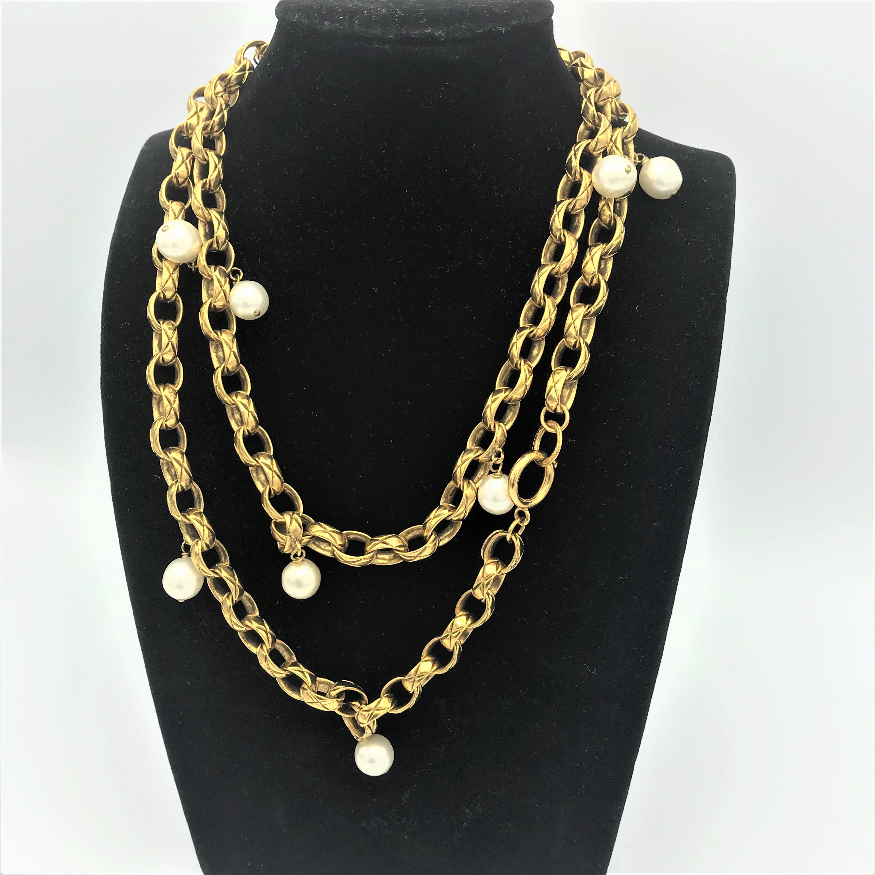 Artisan CHANEL necklace by Robert Goossens with imitation pearls, gold plated 1985s 
