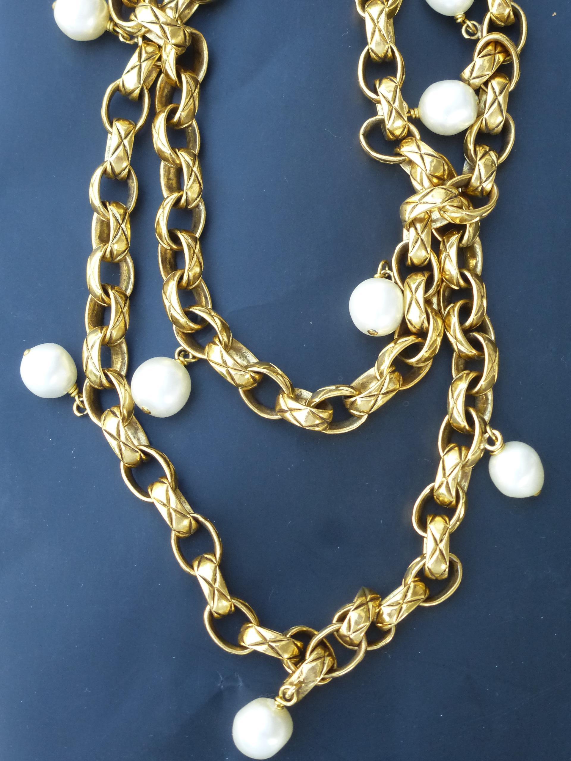 CHANEL necklace by Robert Goossens with imitation pearls, gold plated 1985s In Excellent Condition In Stuttgart, DE