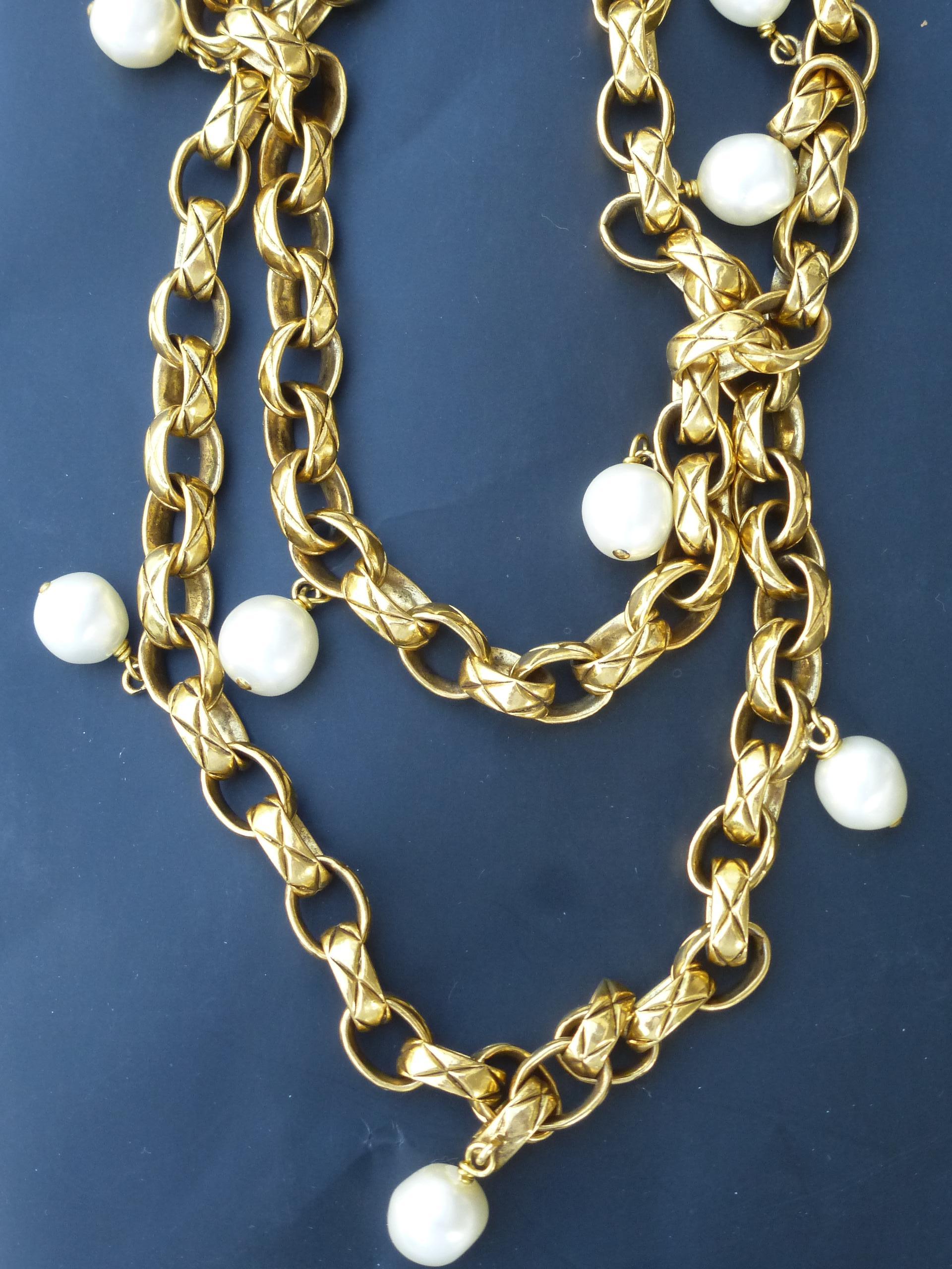 CHANEL necklace by Robert Goossens with imitation pearls, gold plated 1985s  In Excellent Condition In Stuttgart, DE