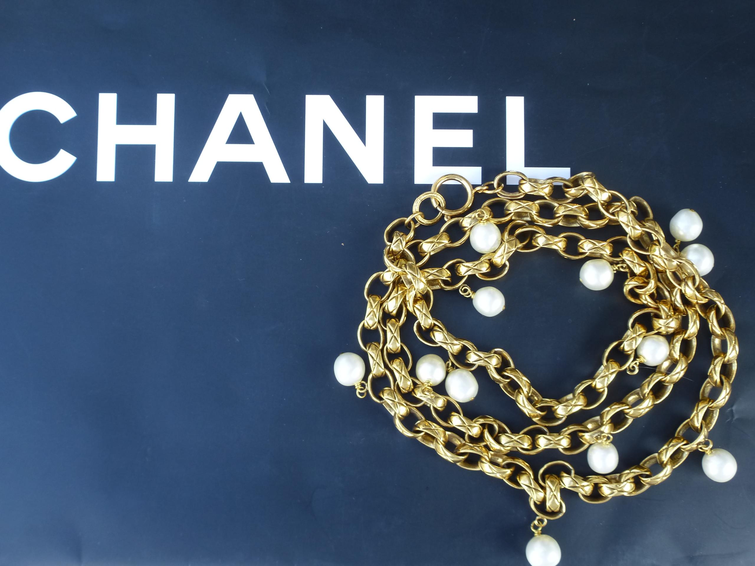 Women's CHANEL necklace by Robert Goossens with imitation pearls, gold plated 1985s 
