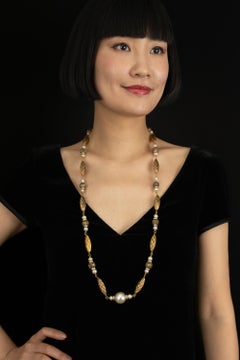 Collier sautoir Chanel par Coco Chanel circa 1960