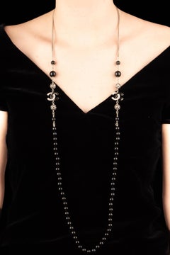 Collana Chanel sautoir di Virginie Viard Autunno-Inverno 2023