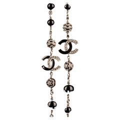 Collana Chanel sautoir di Virginie Viard Autunno-Inverno 2023