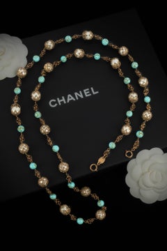 Chanel sautoir necklace from the Coco era