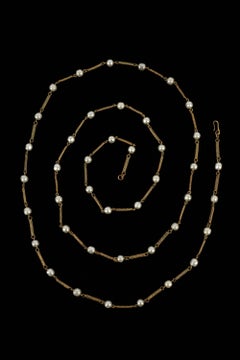 Chanel sautoir necklace from the Coco era