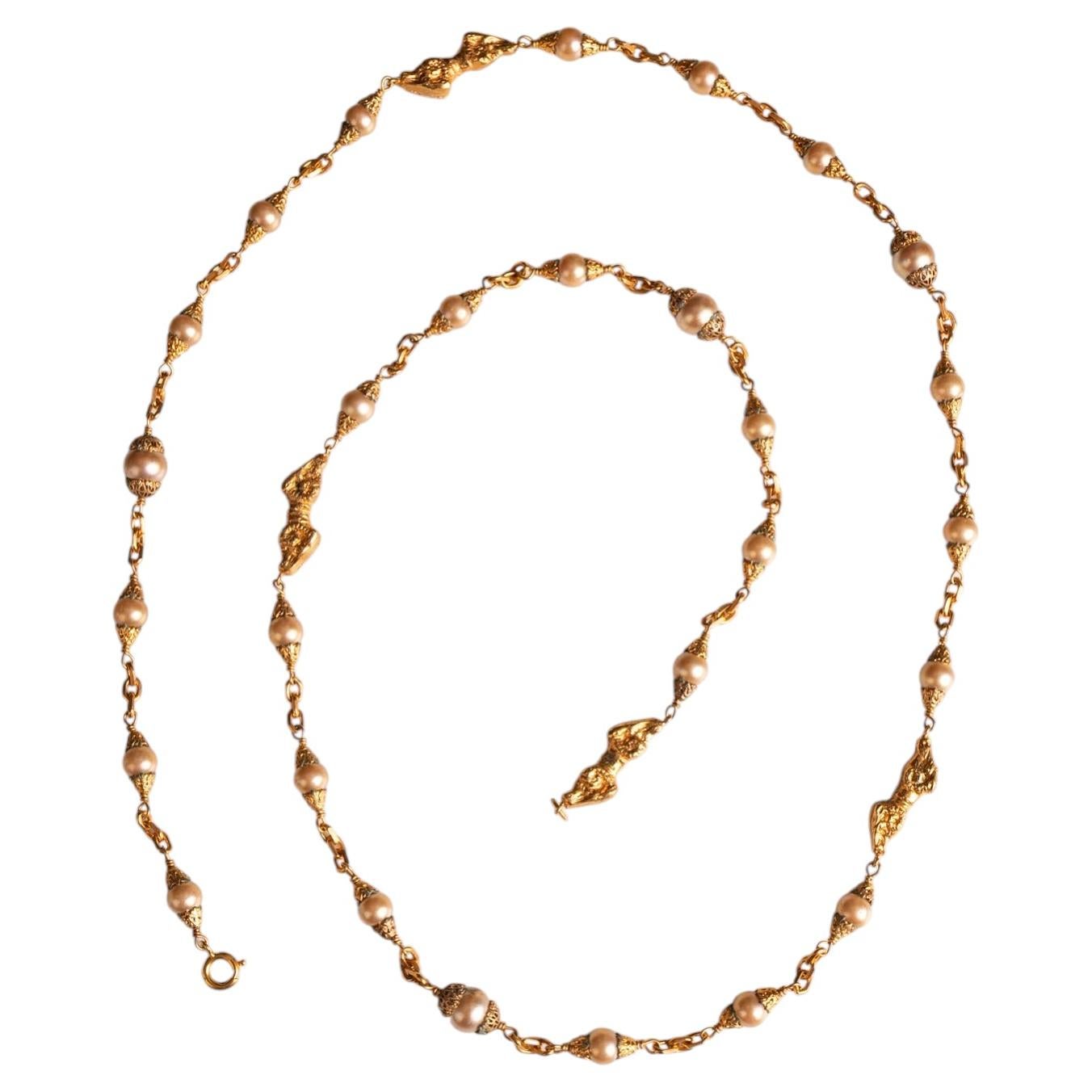 Collana sautoir Chanel con "teste di ariete" dell'era Coco Chanel, CIRCA 1960, realizzata da R. Goossens in vendita